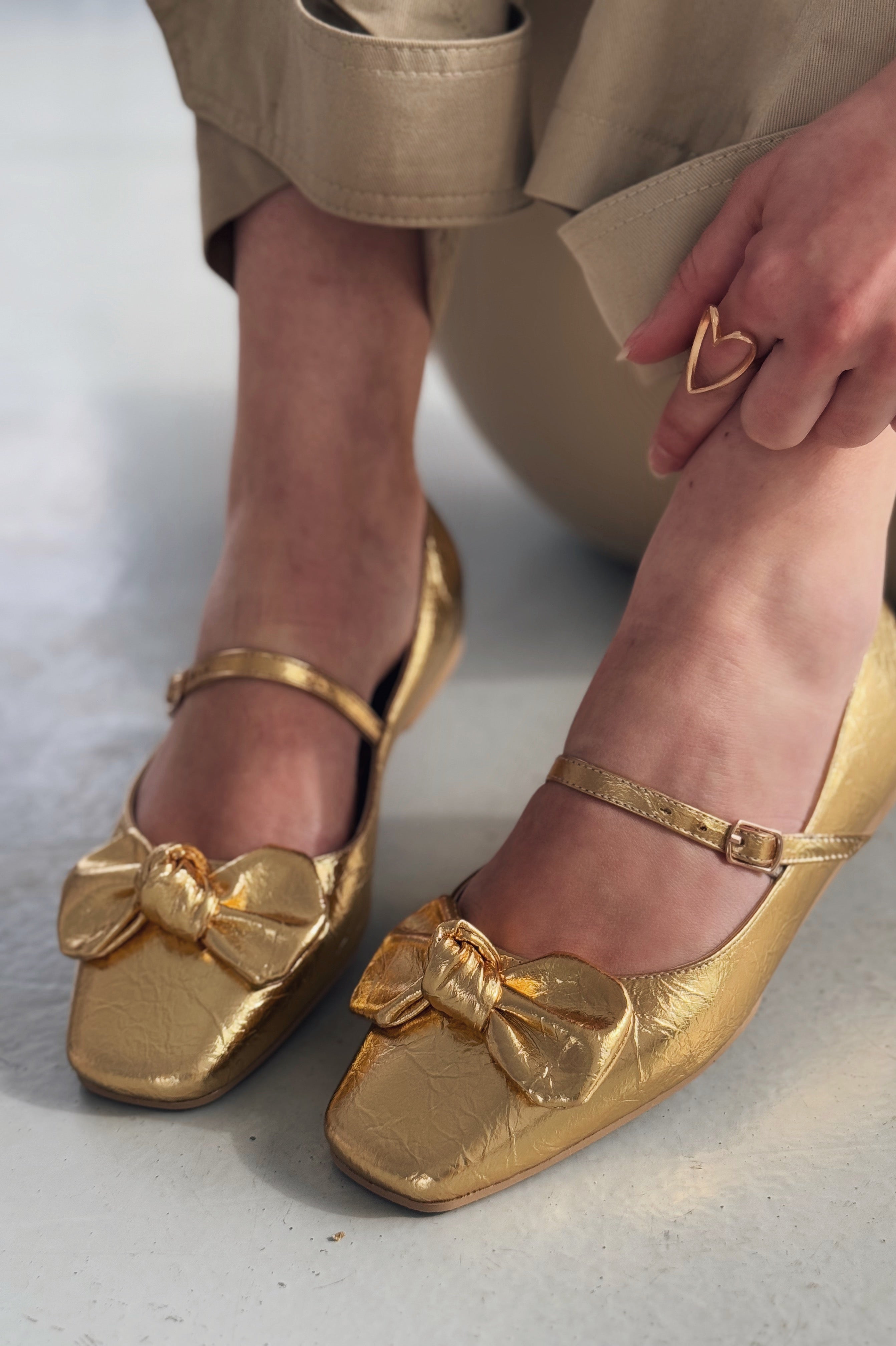 Ratins Gold Crinkled Faux Leather Bow Detail Women's Flats