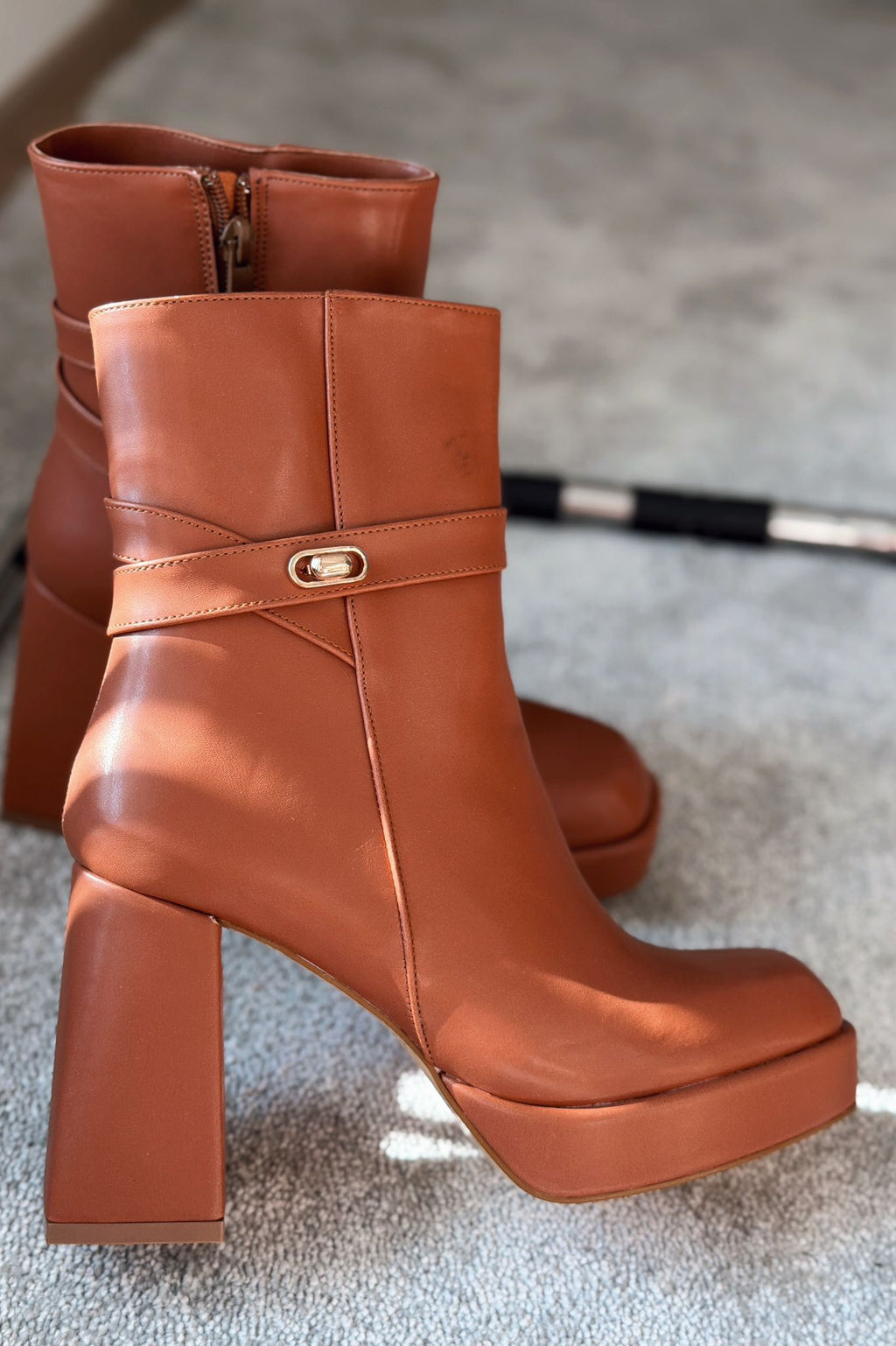 Xeniar Faux Leather Platform Pumps Zip Buckle Detail Tan Women's Boots