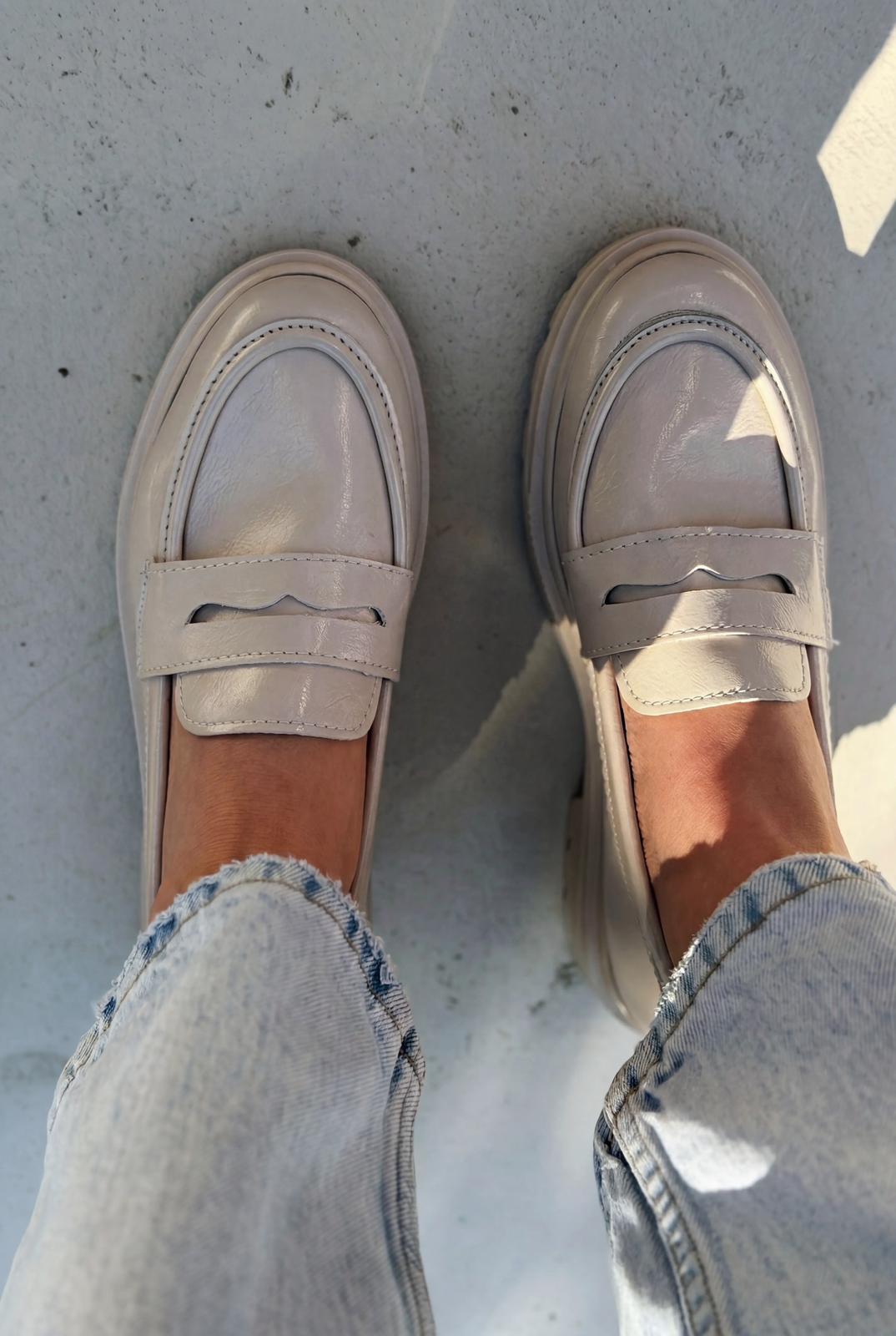 Kastrel Beige Crinkled Patent Faux Leather Women's Loafers