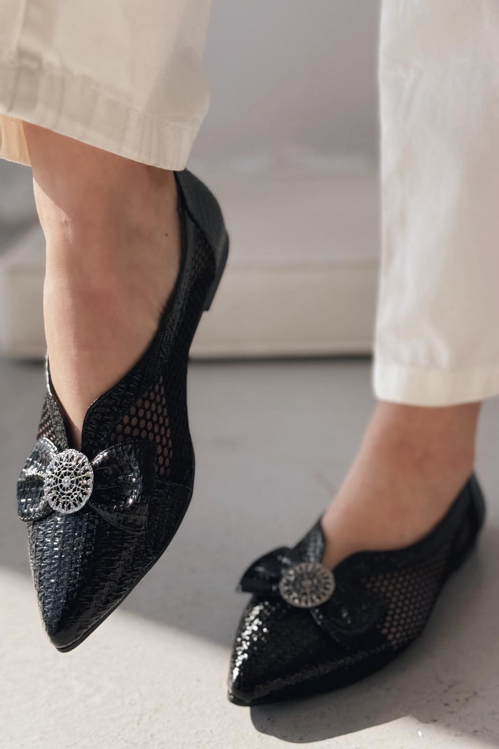 Zuneya Black Patent Faux Leather Bow Detail Women's Mesh Flats