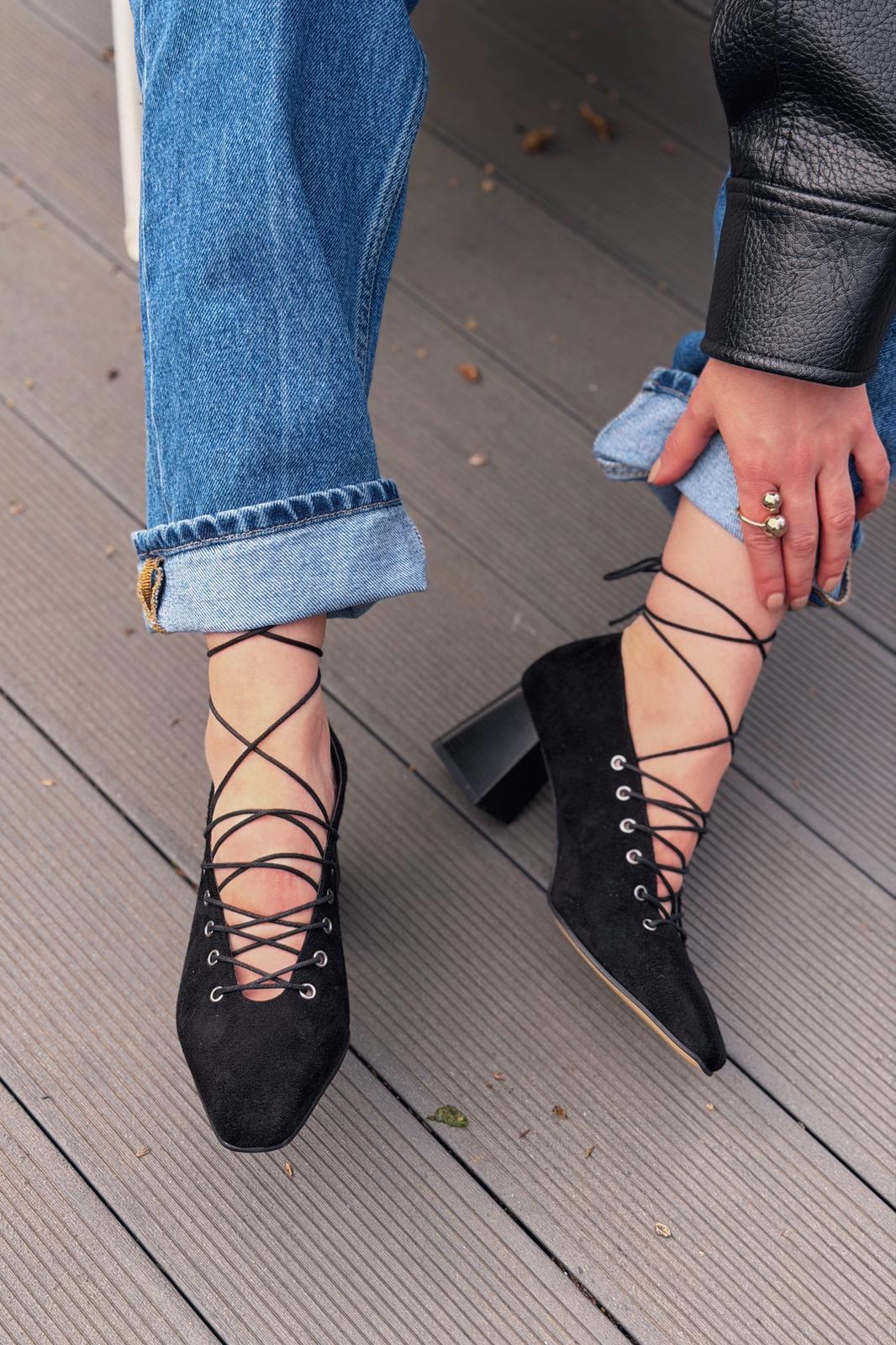 Temora Black Suede Women's Pumps