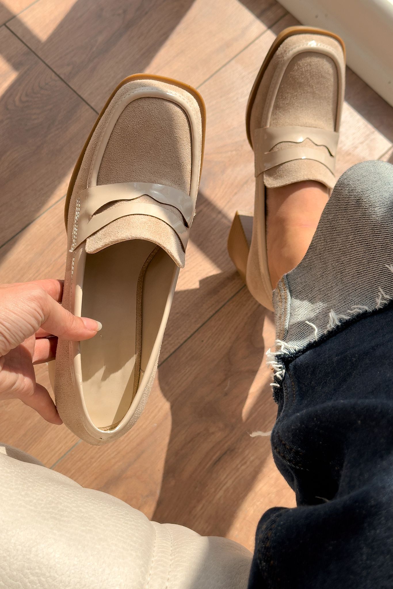 Reymans Beige Suede Women's Pumps