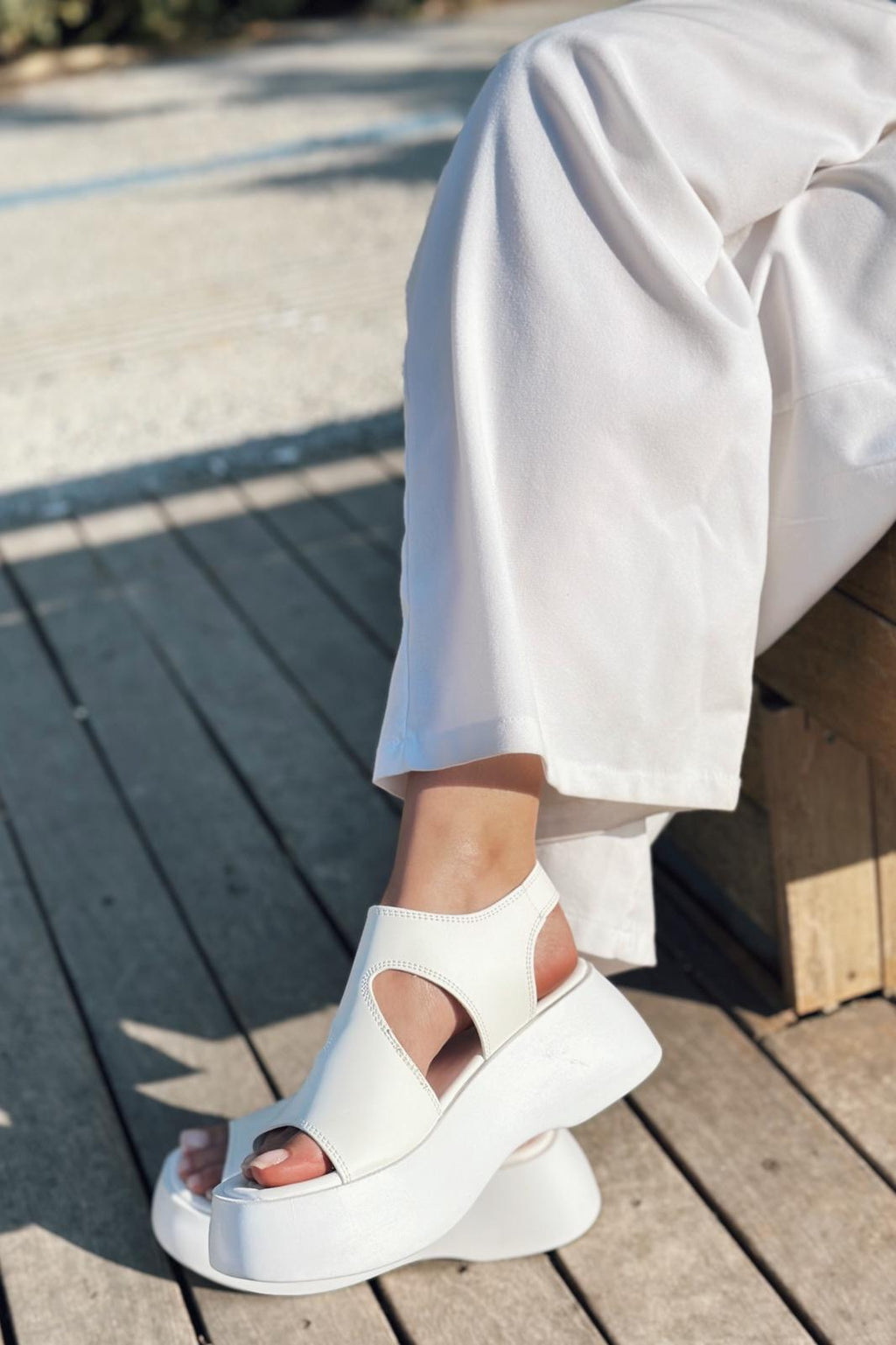 Pantes White Faux Leather Platform Women's Sandals