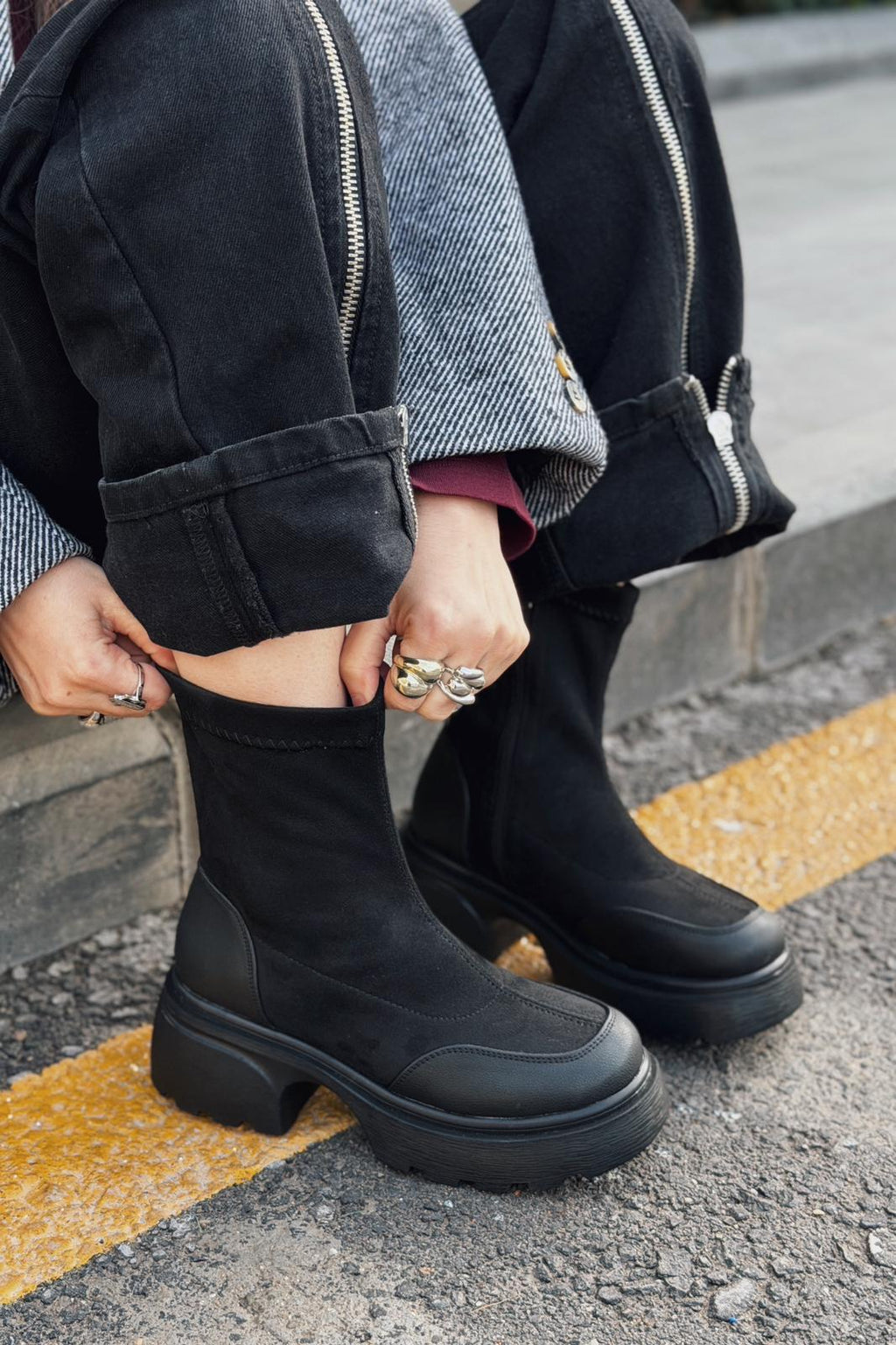 Gariel Black Suede Women's Platform Sole Boots