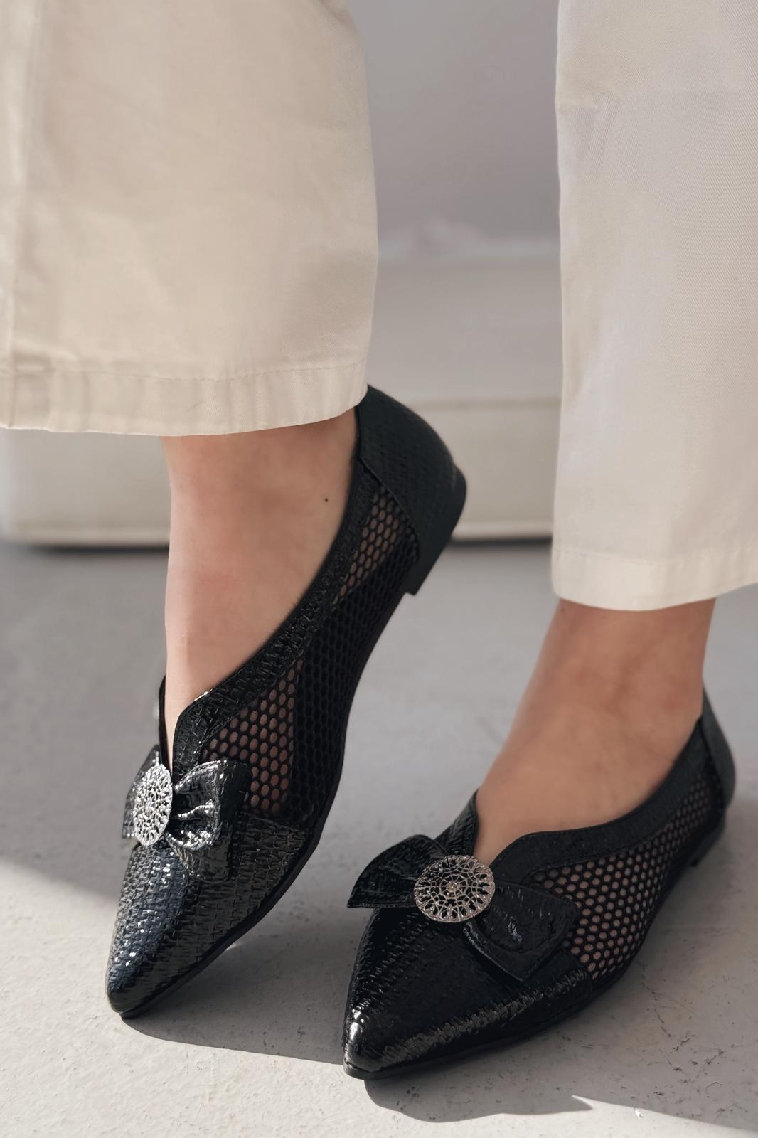 Zuneya Black Patent Faux Leather Bow Detail Women's Mesh Flats