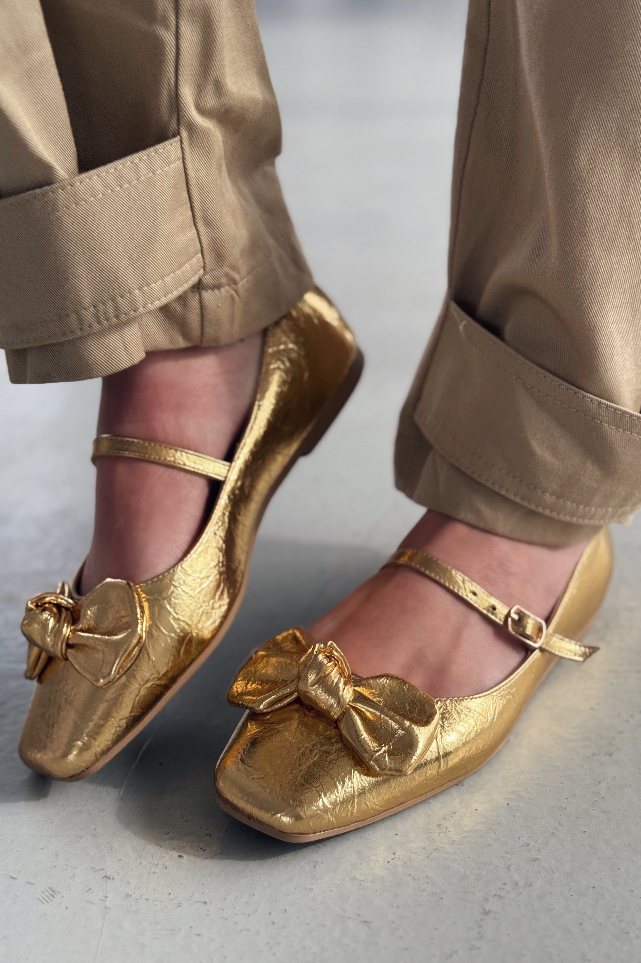 Ratins Gold Crinkled Faux Leather Bow Detail Women's Flats
