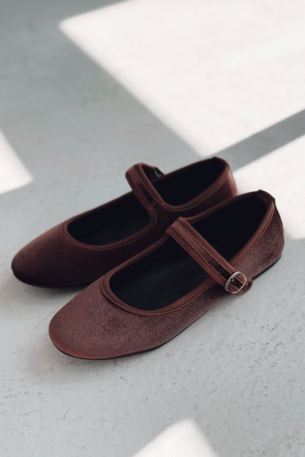 Vosinta Dark Brown Velvet Women's Mary Jane Flats
