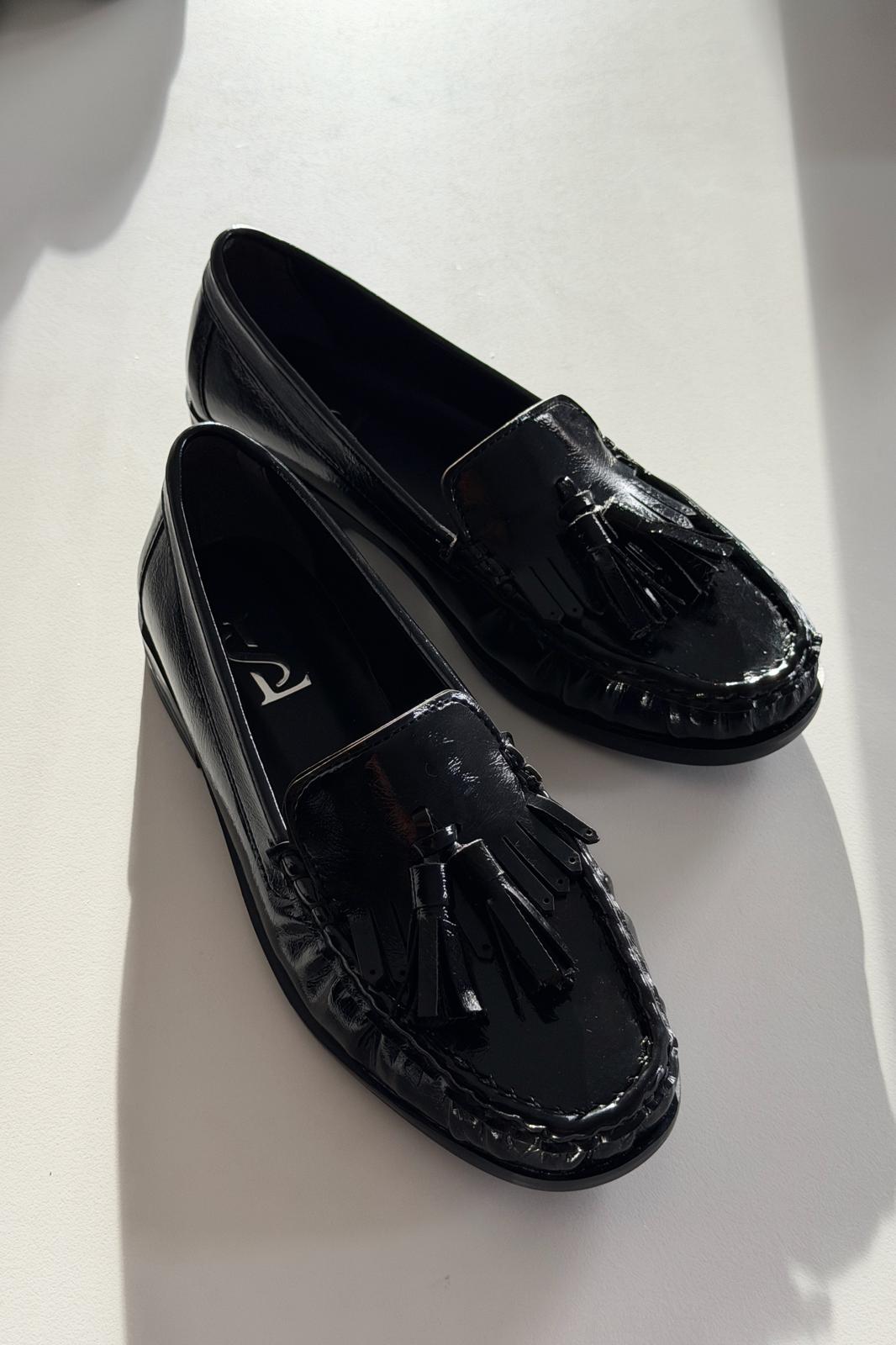 Renard Black Crinkled Patent Faux Leather Women's Loafers