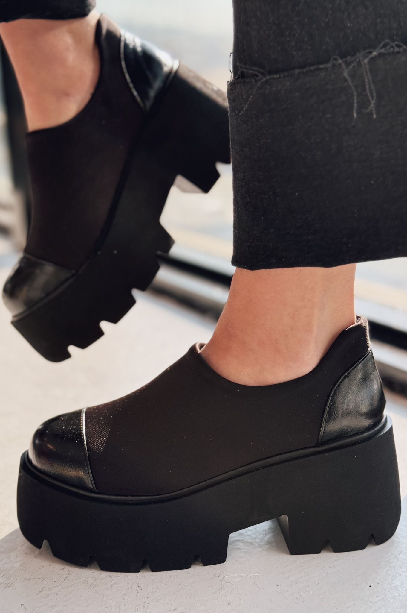 Vinado Black Thick Sole Women's Sneakers