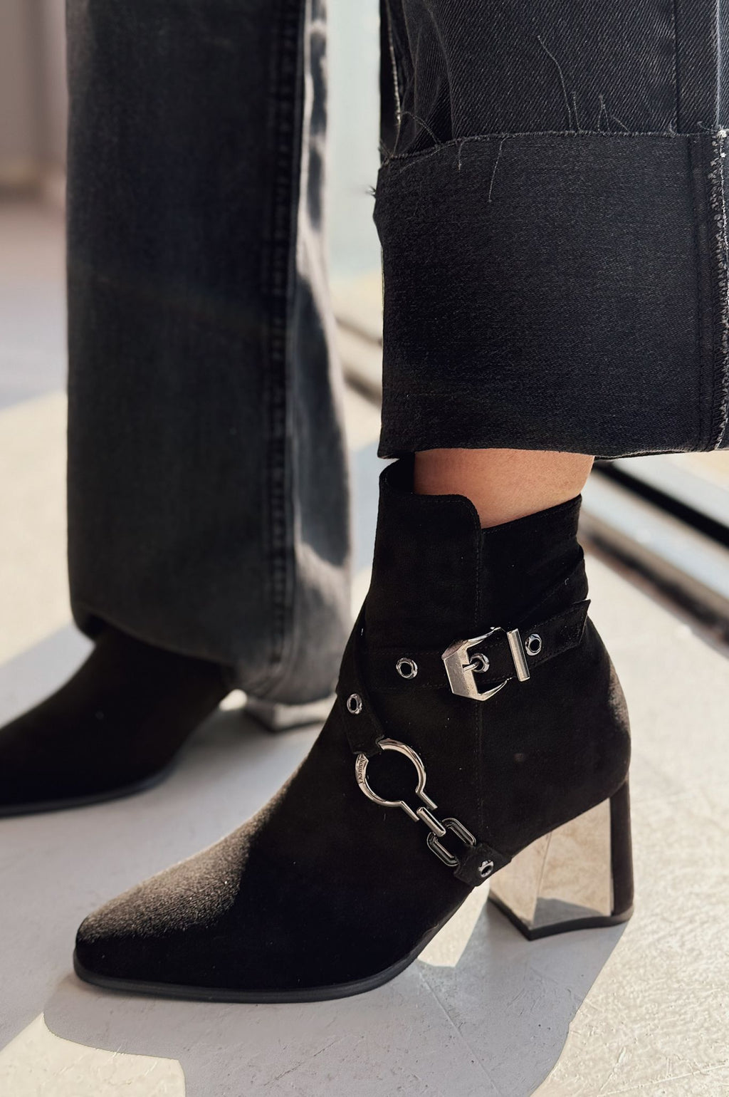 Ednaw Suede Buckle Detail Black Pumps Boots