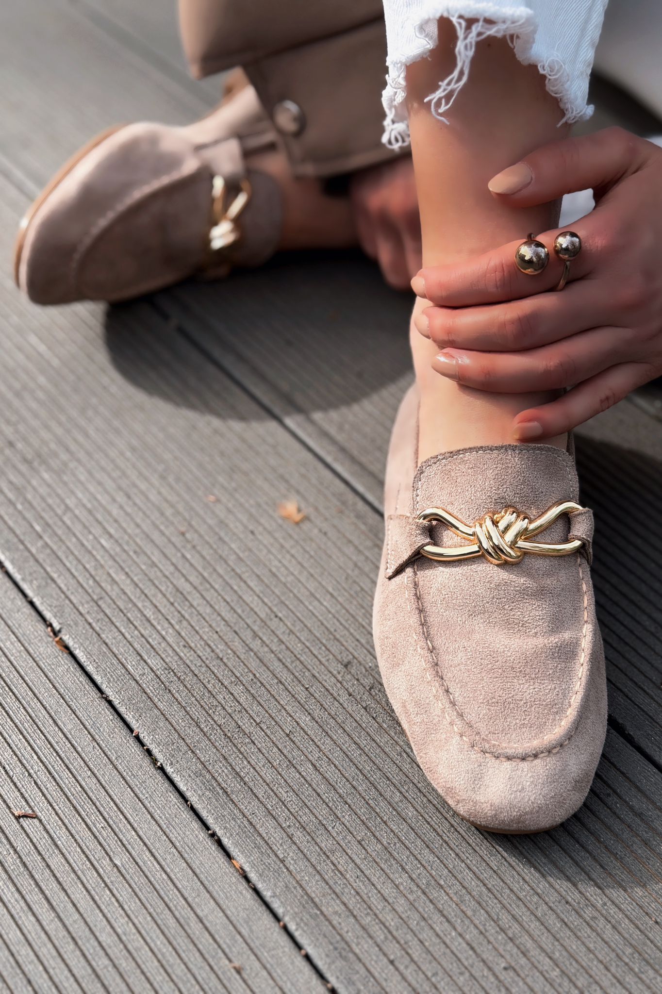 Avelis Women's Loafers Beige Suede Bow Detail