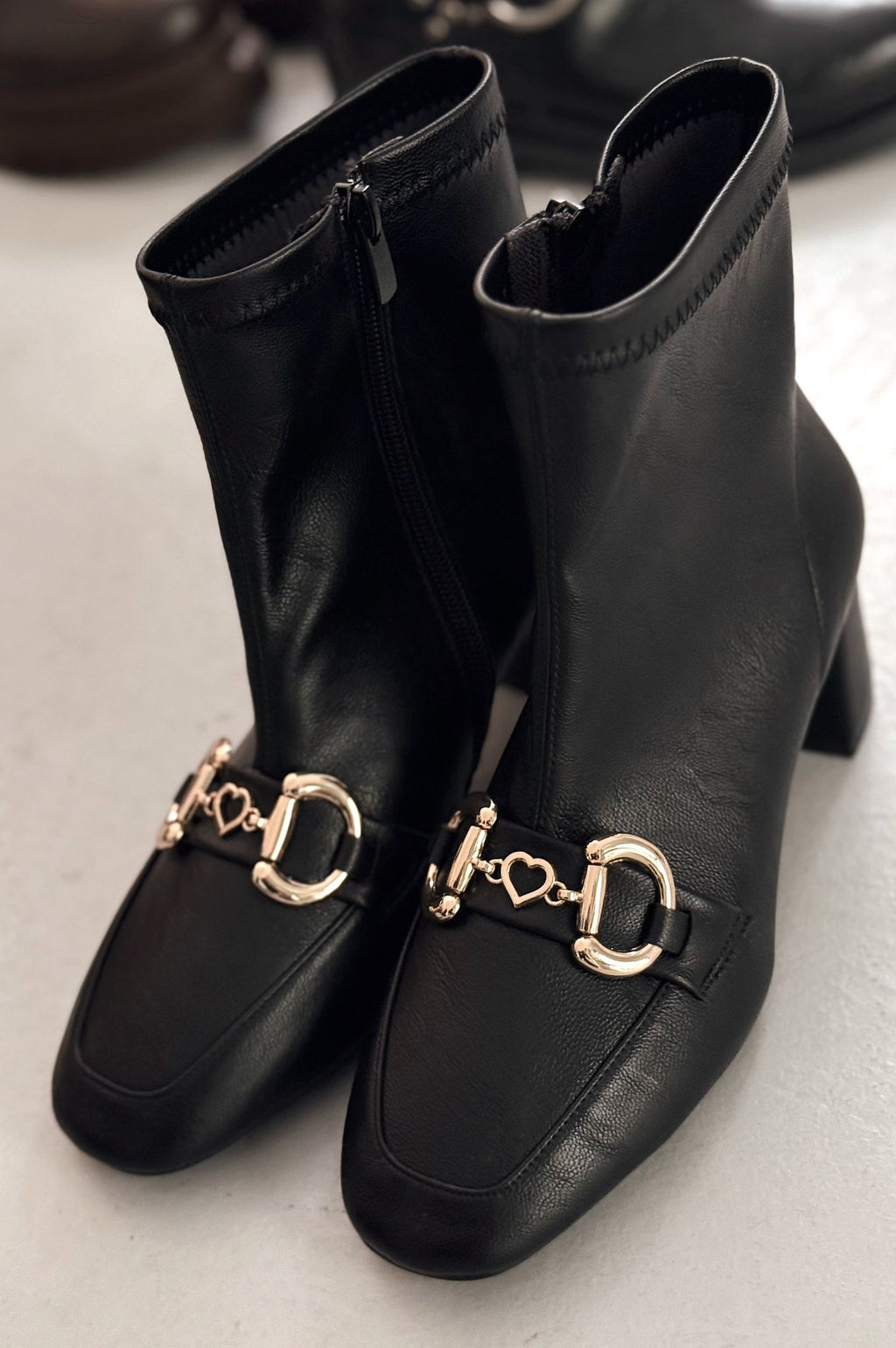 Daniwyo Black Faux Leather Stretch Women's Boots