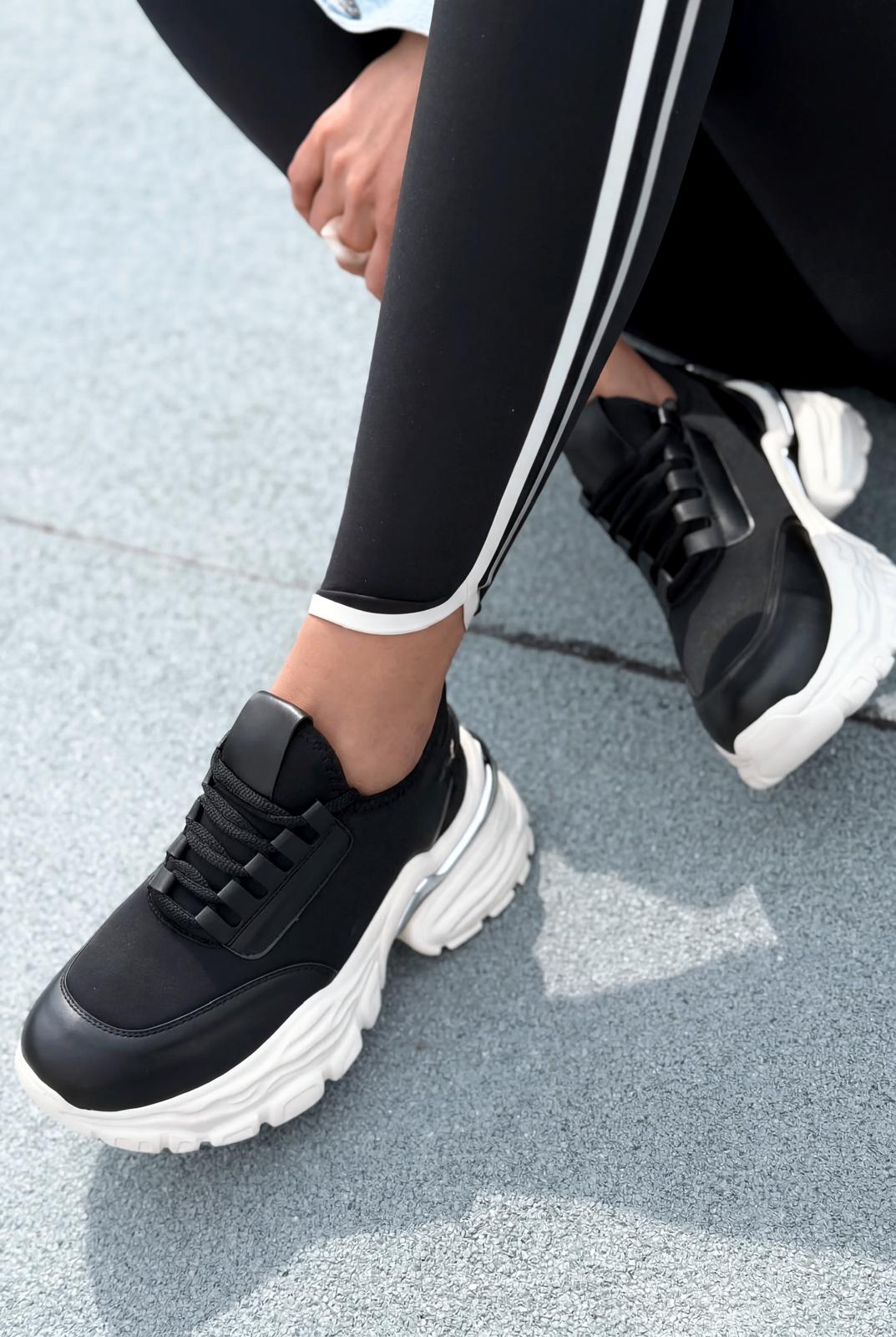 Solin Black Women's Sneakers