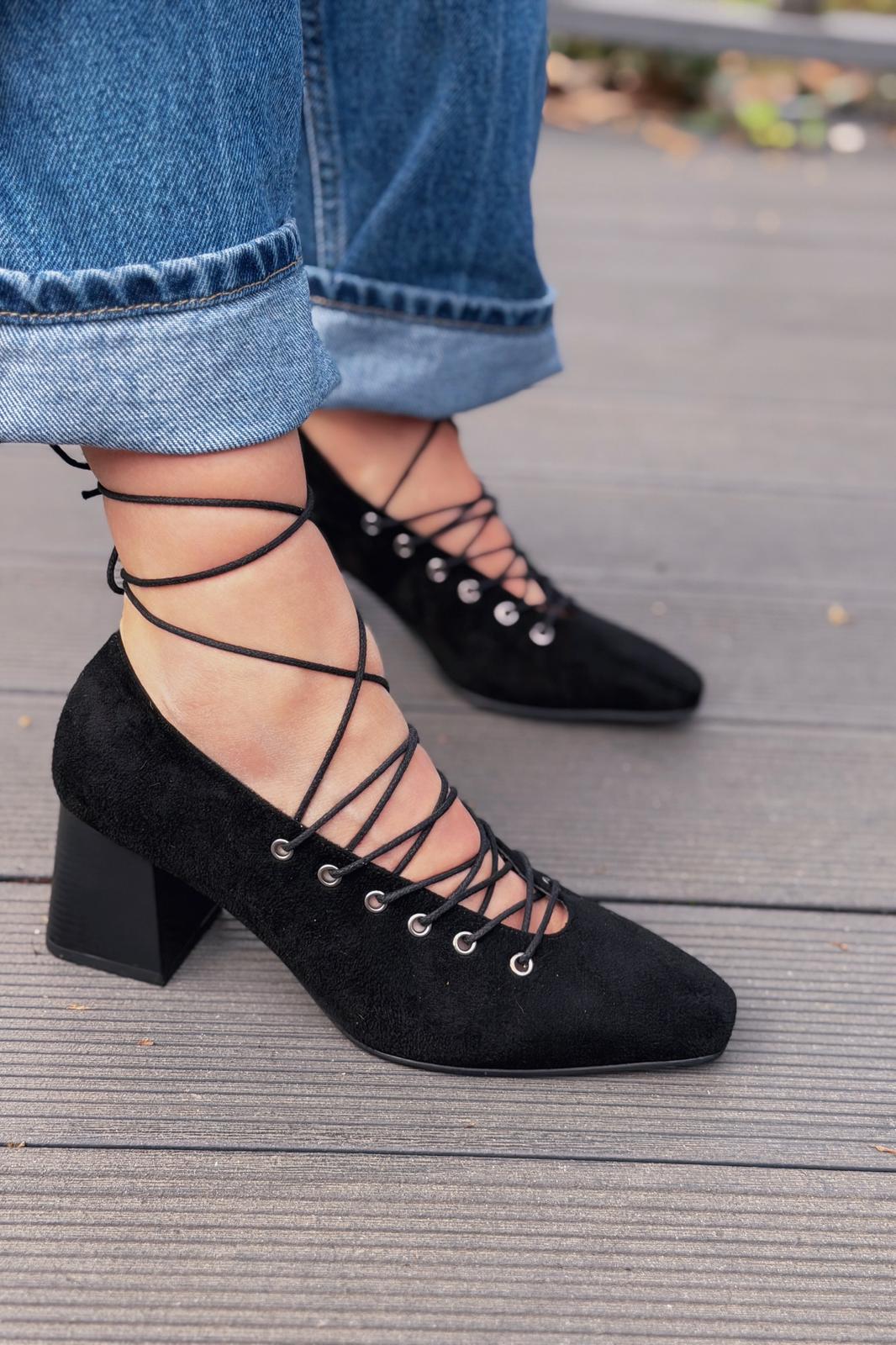 Temora Black Suede Women's Pumps