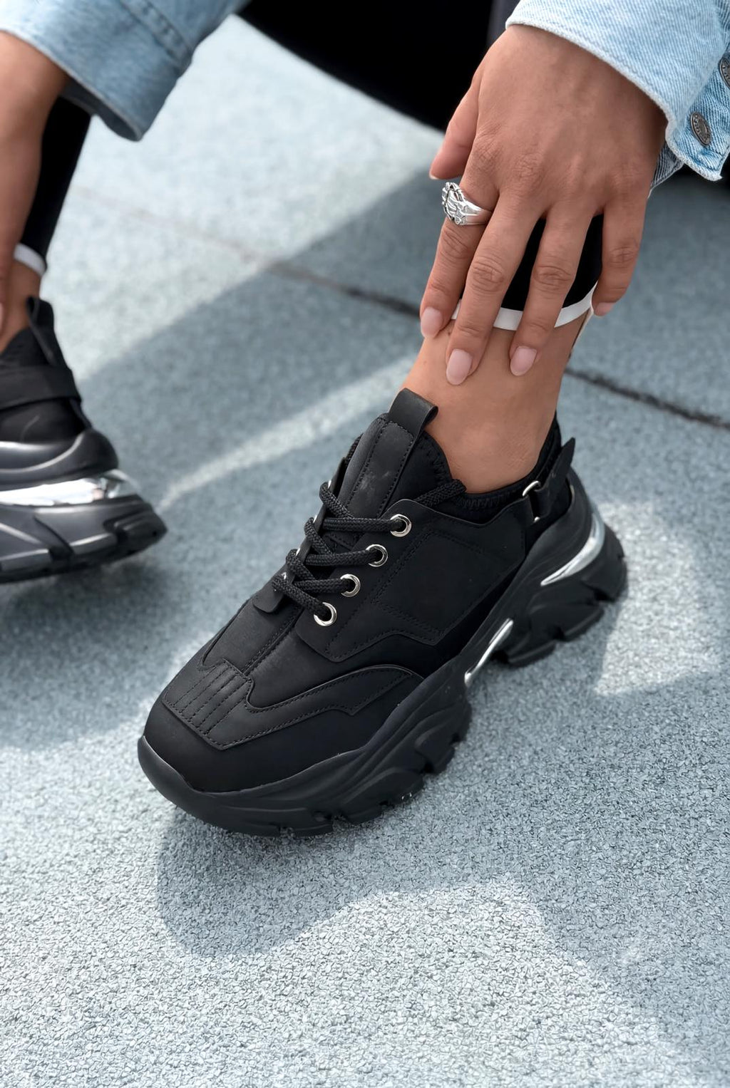 Delorin Black Women's Sneakers
