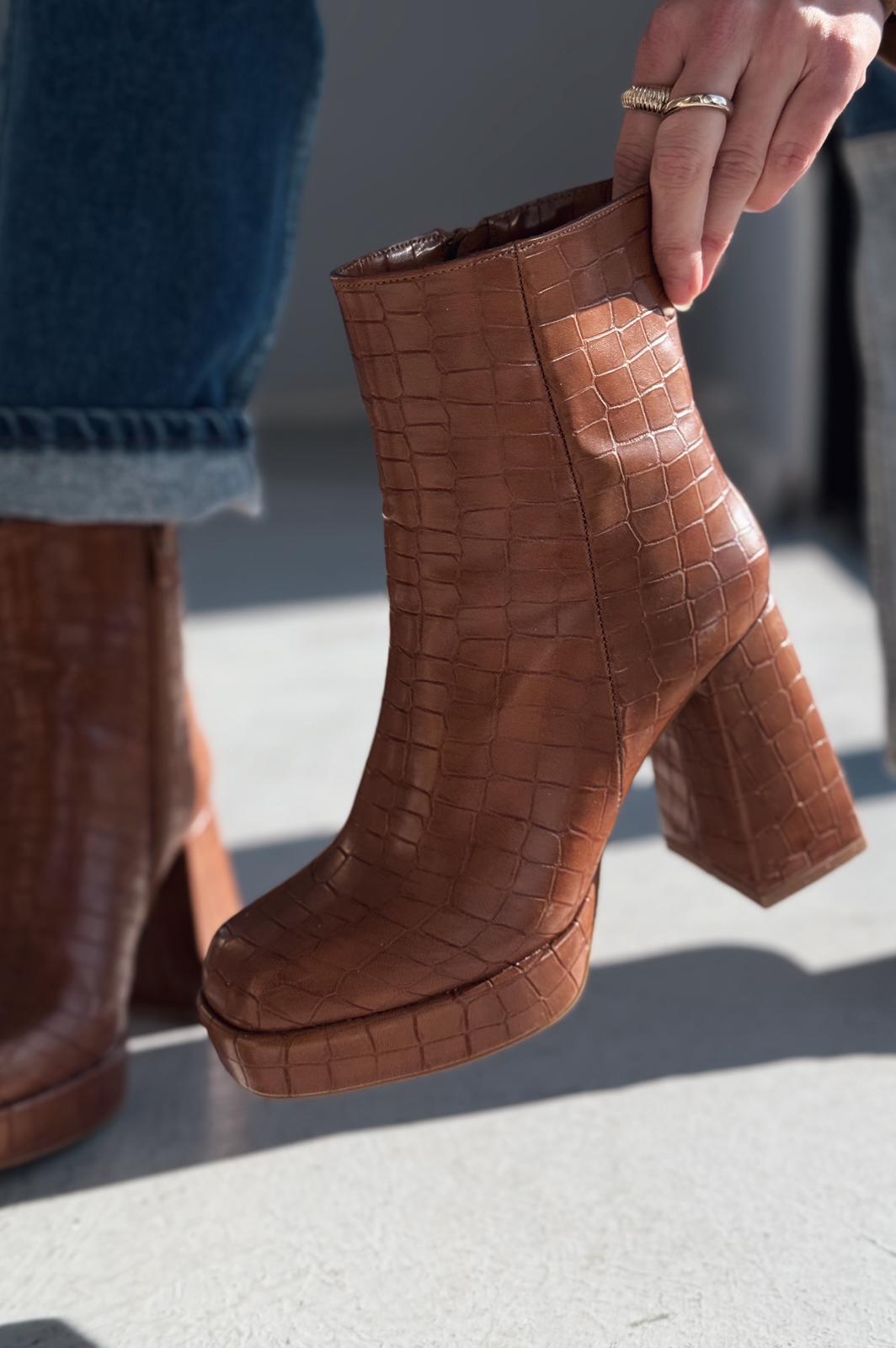 Rivoks Tan Faux Leather Textured Platform Pumps Boots