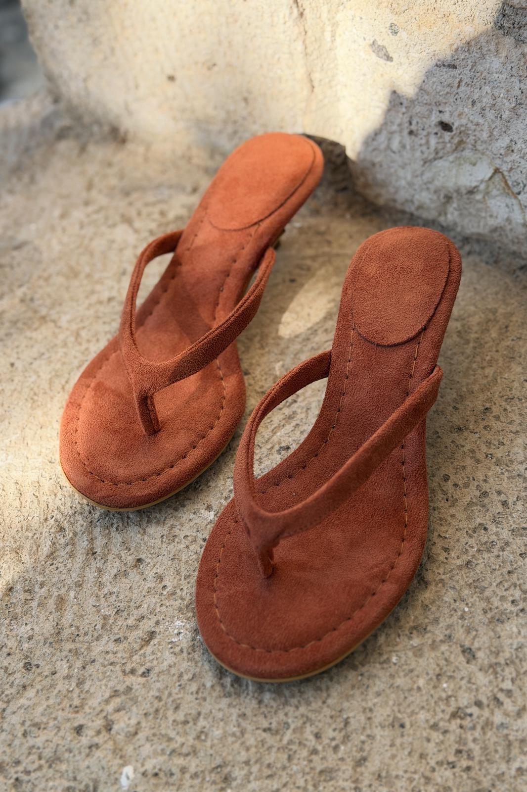 Arlene Brick Suede Pumps Toe-Post Sandals