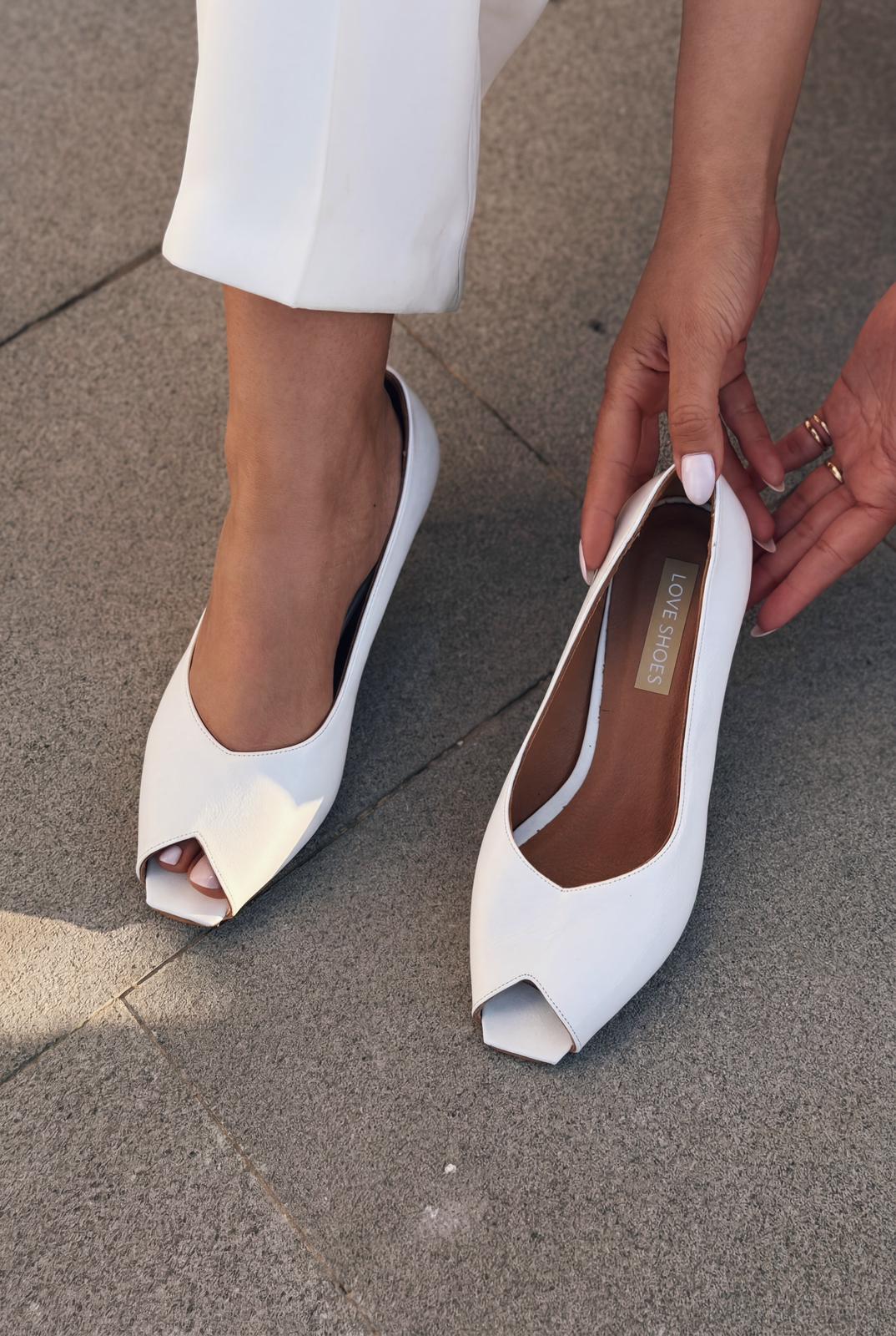 Norvion White Crinkled Patent Leather Women's Pumps