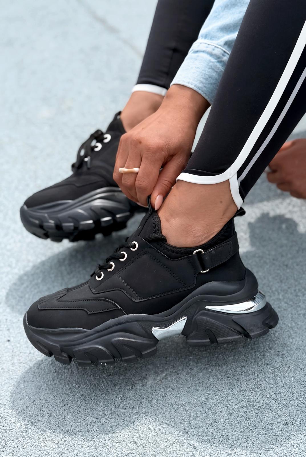Delorin Black Women's Sneakers