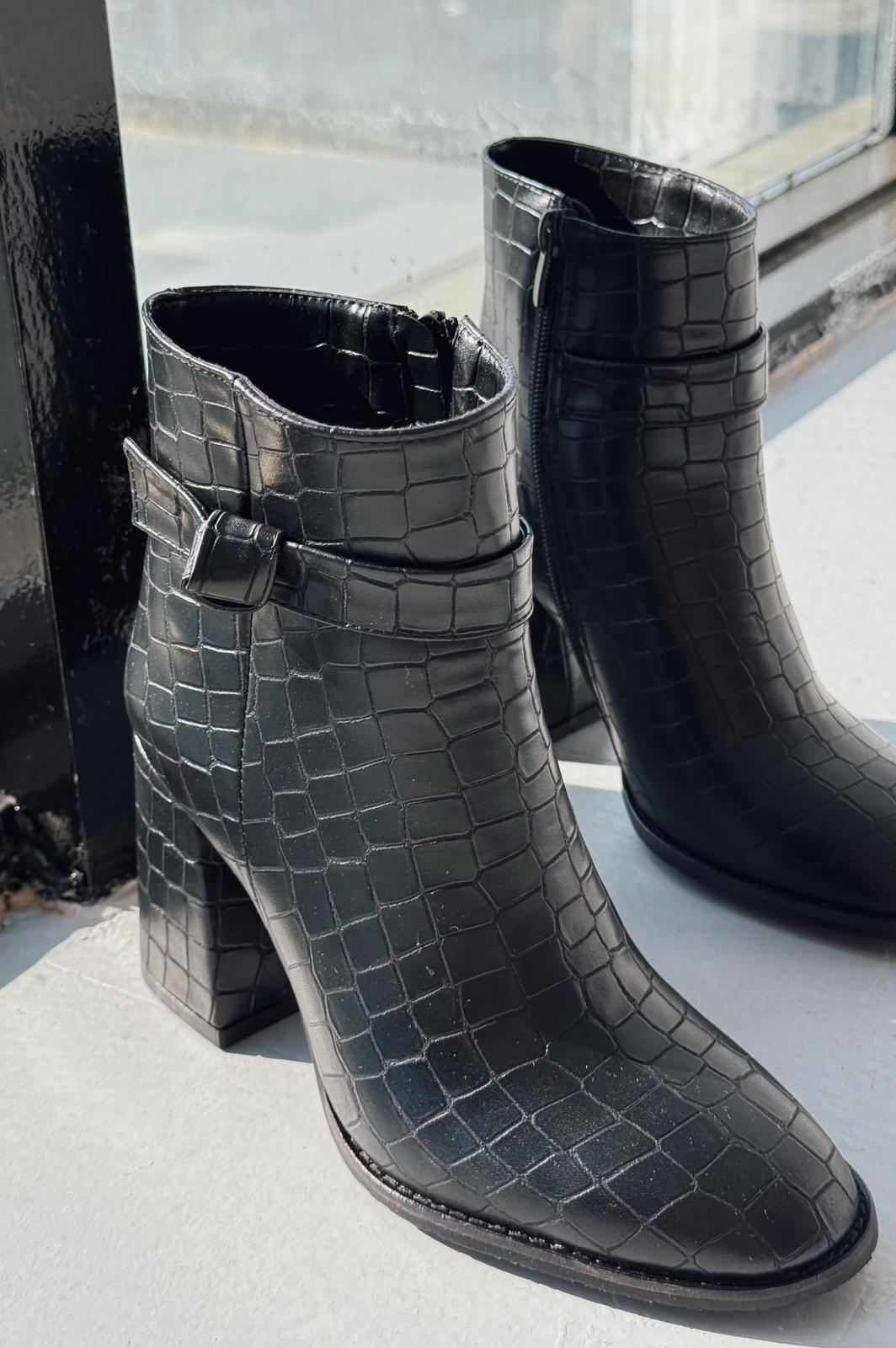 Oxsend Black Faux Leather Patterned Pumps Boots