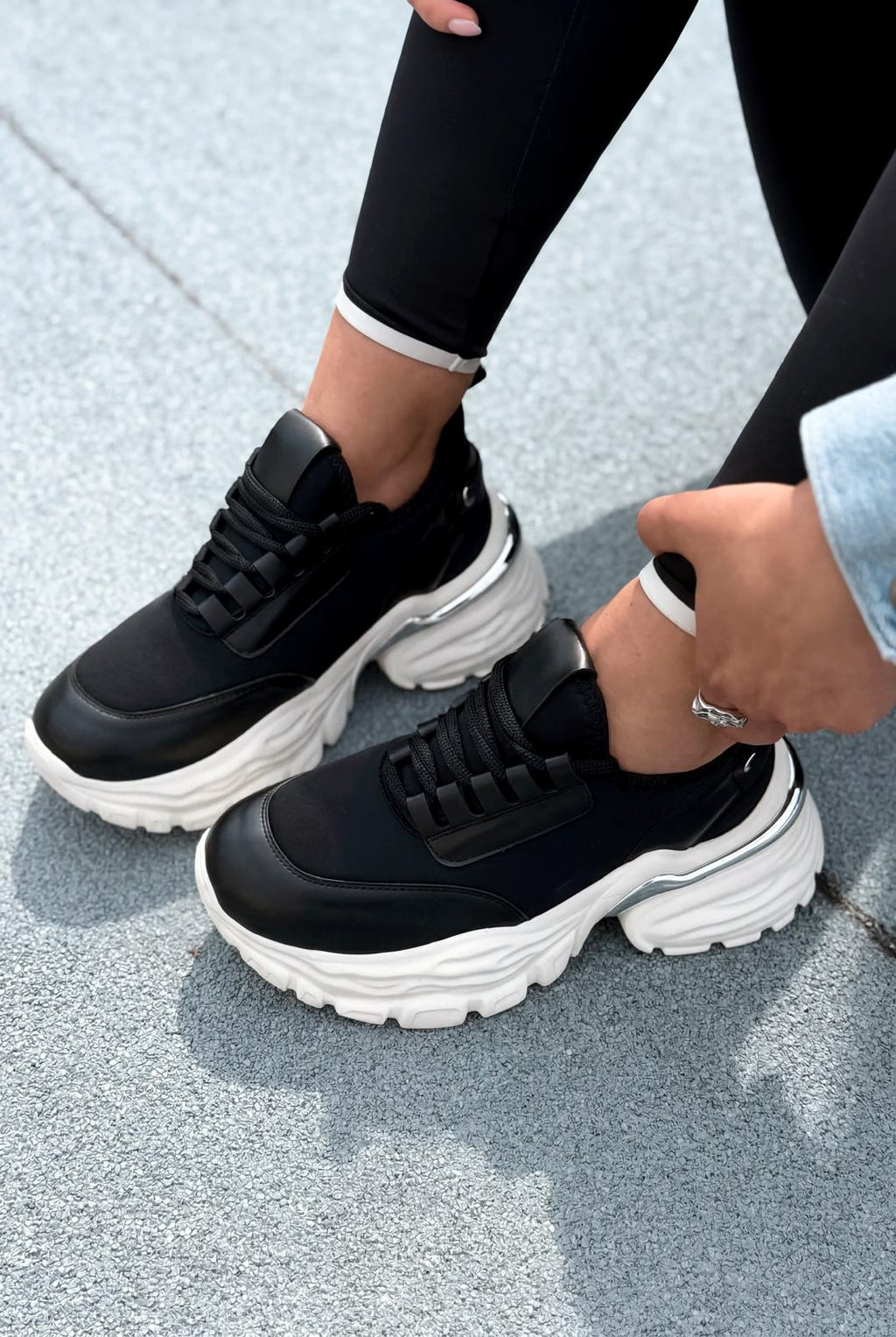 Solin Black Women's Sneakers