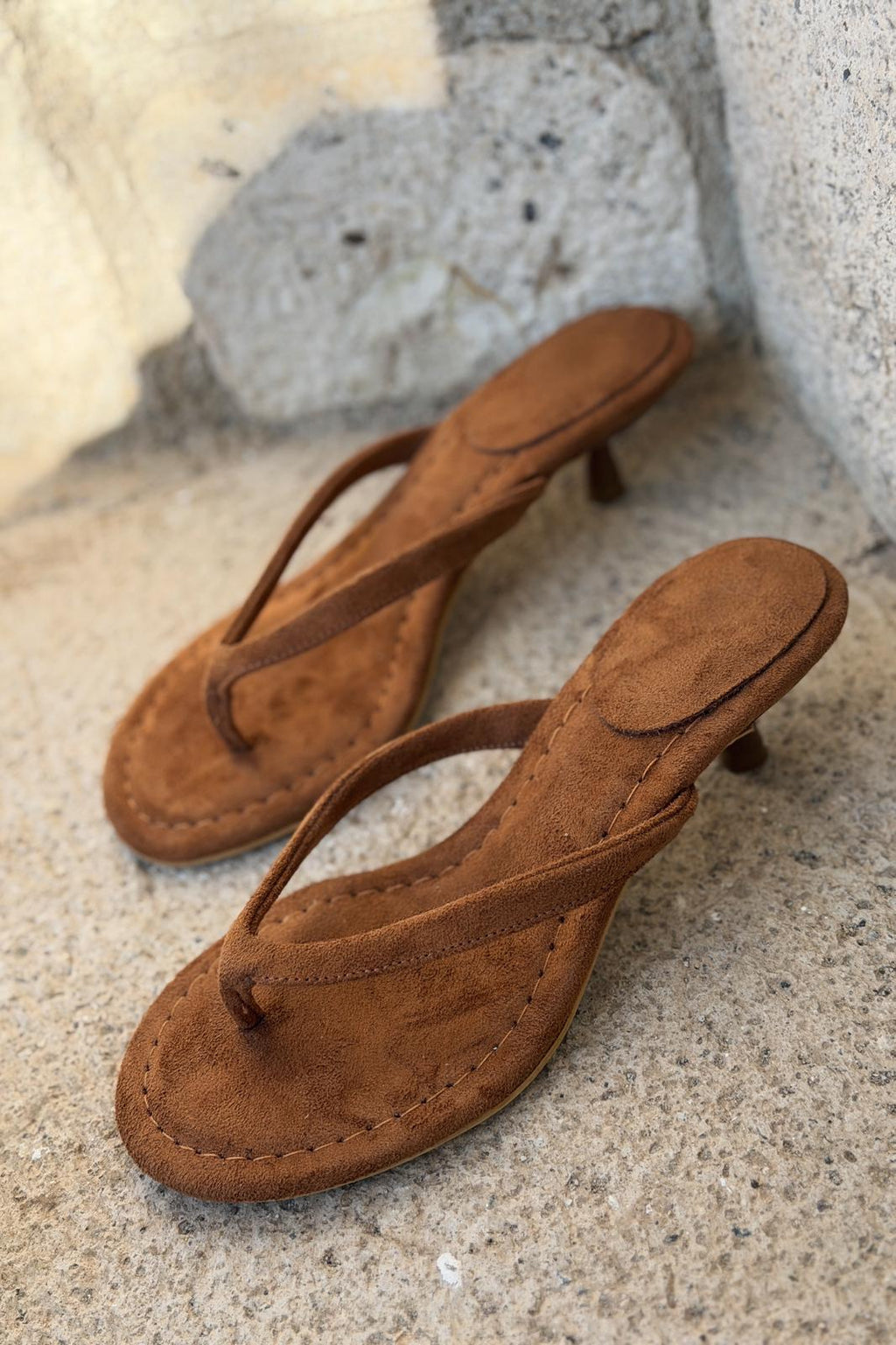 Arlene Taba Suede Pumps Thong Sandals