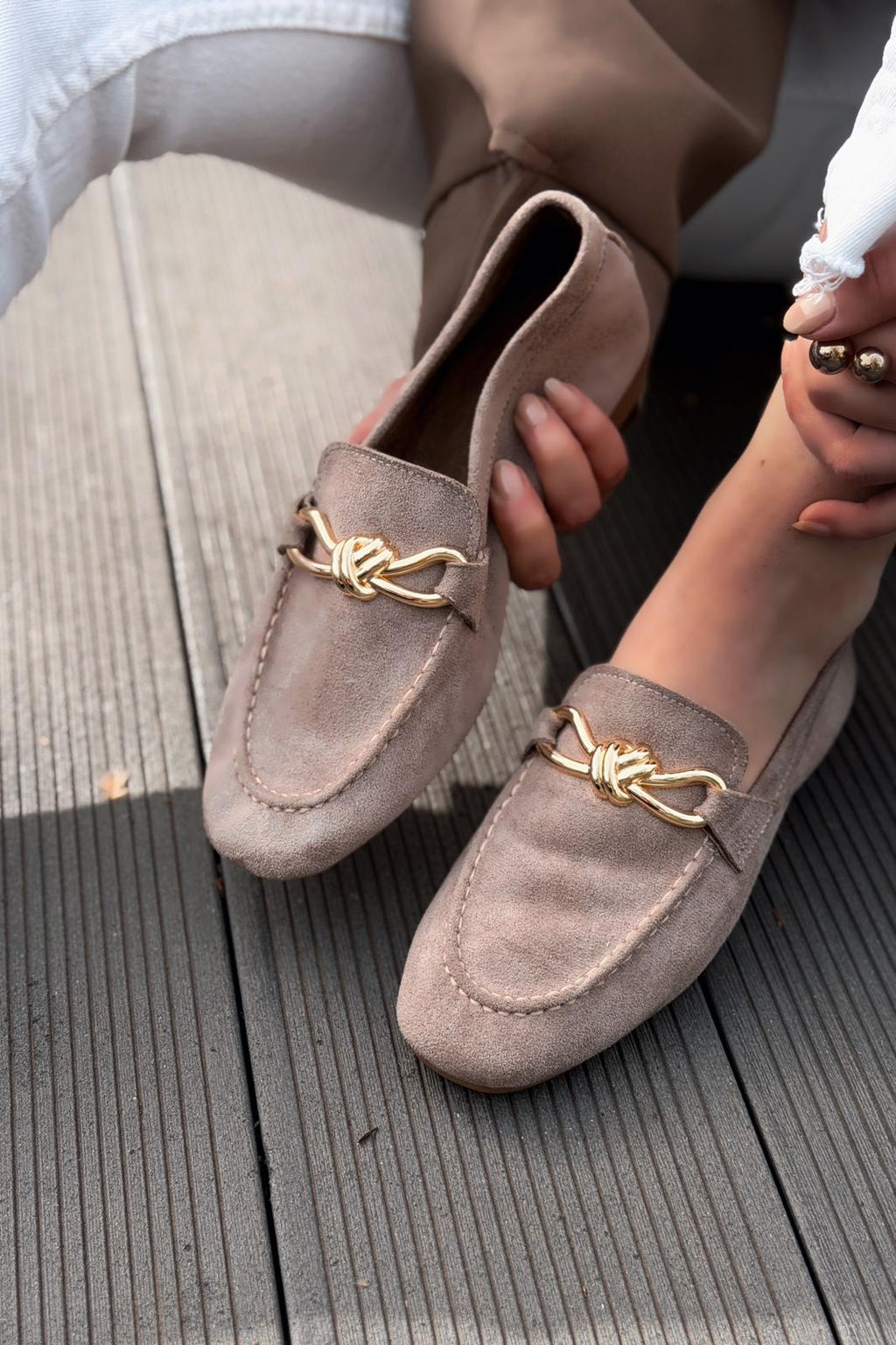 Avelis Women's Loafers Beige Suede Bow Detail