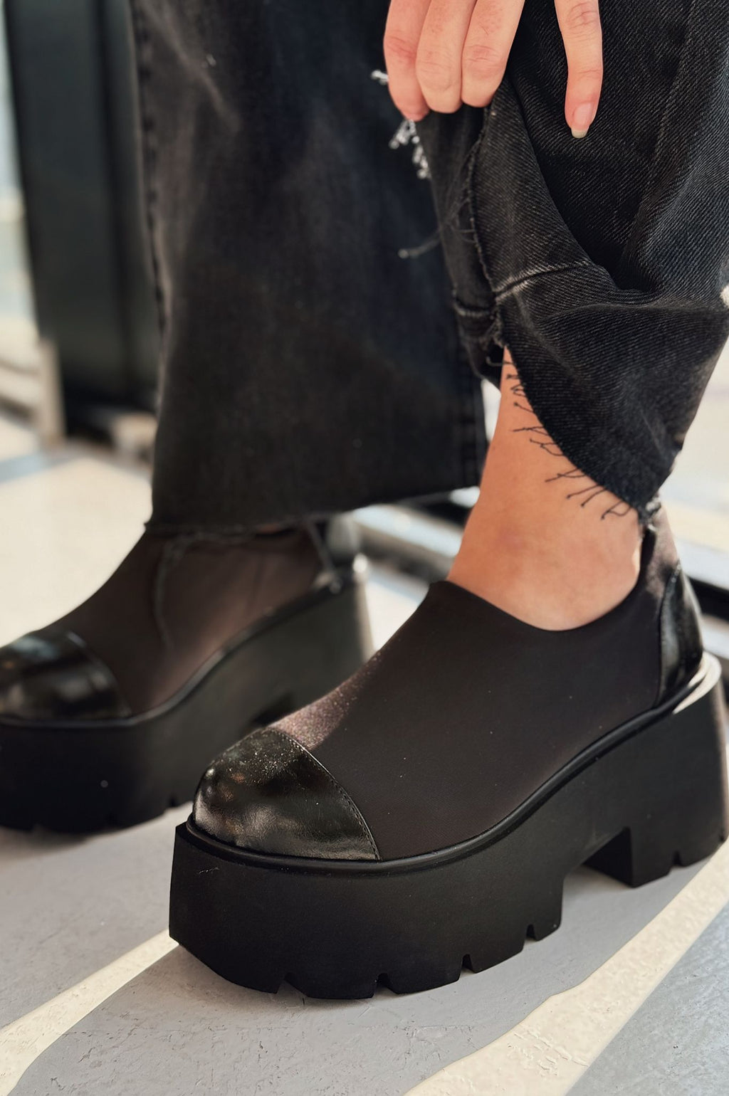 Vinado Black Thick Sole Women's Sneakers