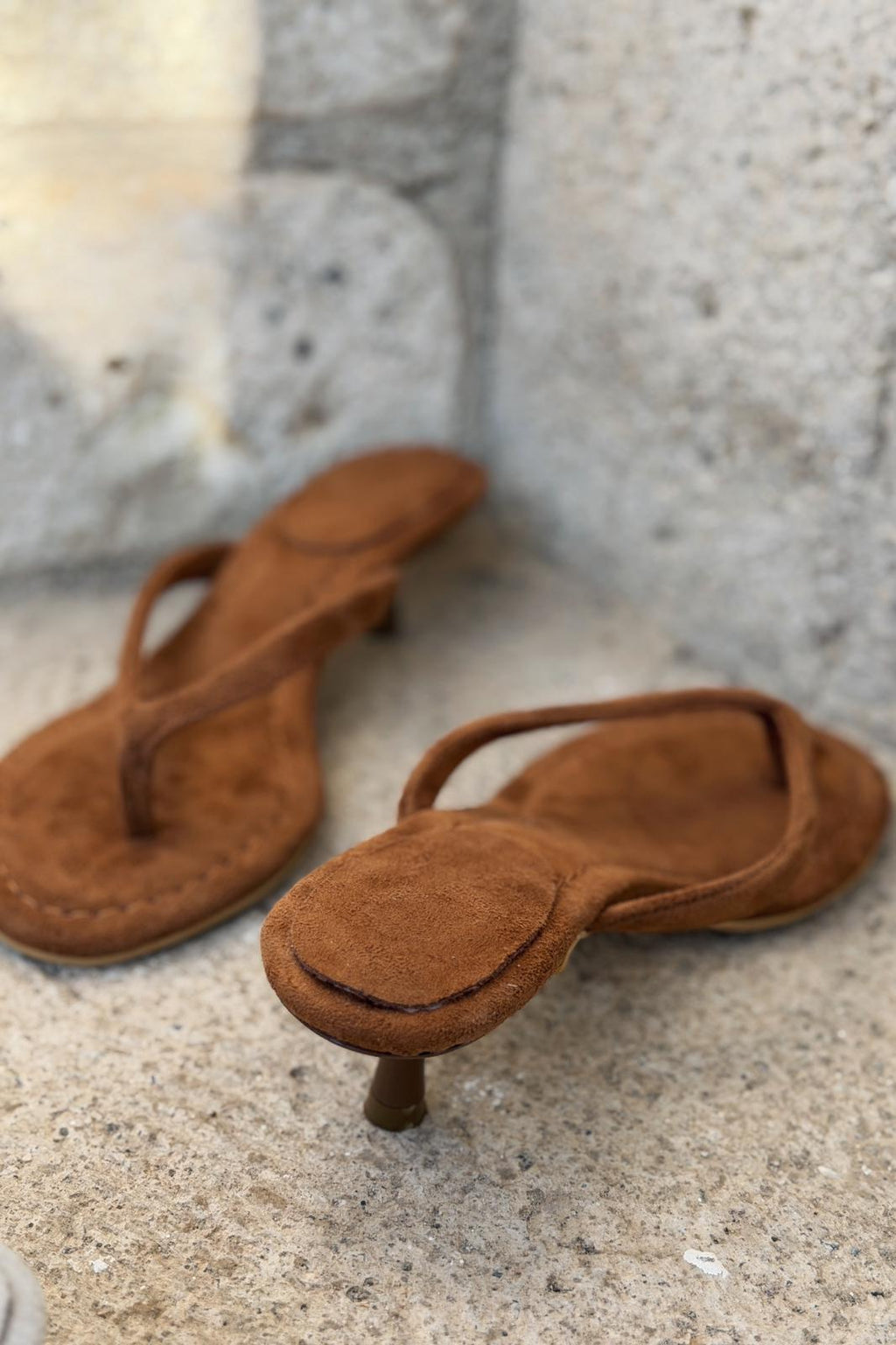 Arlene Taba Suede Pumps Thong Sandals