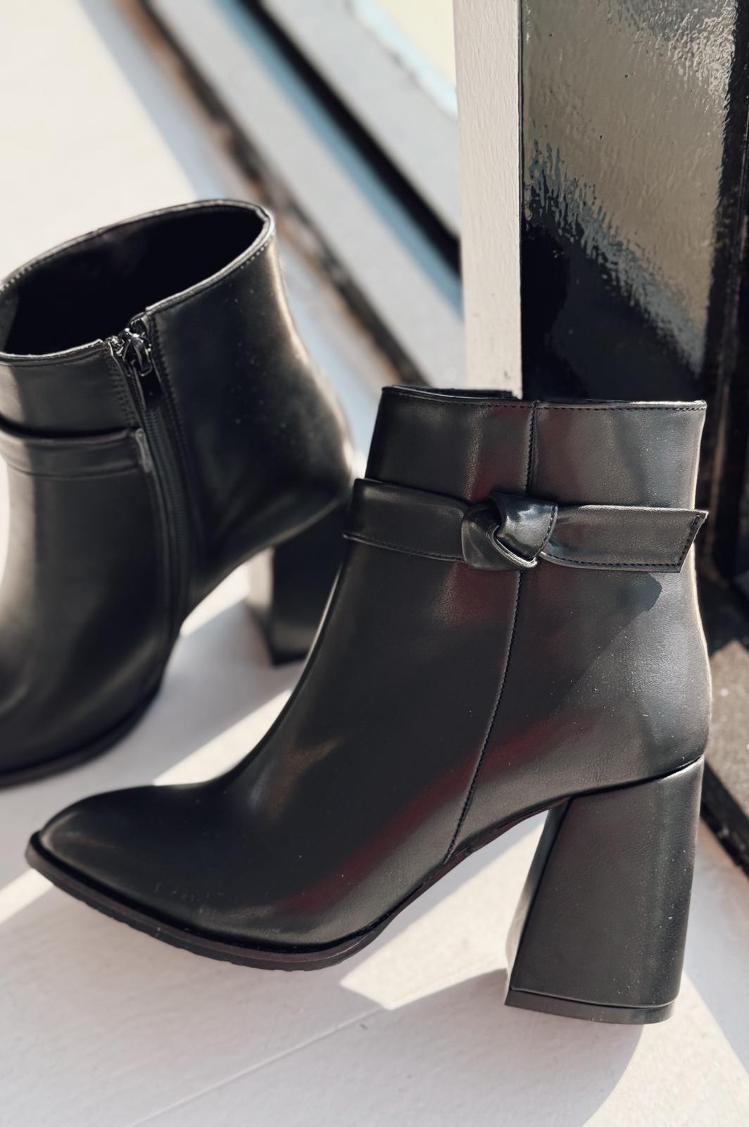 Oxsend Black Faux Leather Bow Detail Pumps Boots