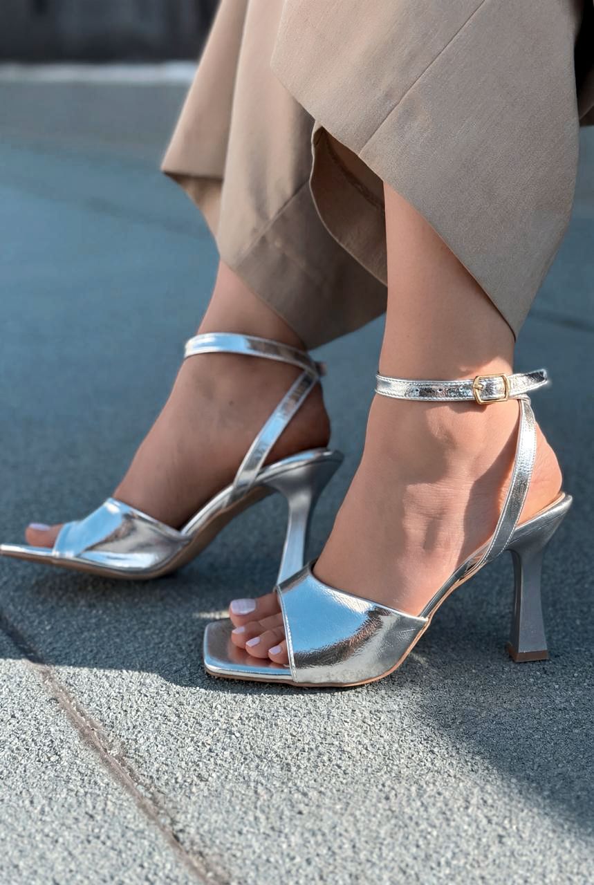 Velniel Silver Crinkled Faux Leather Women's Pumps Sandals