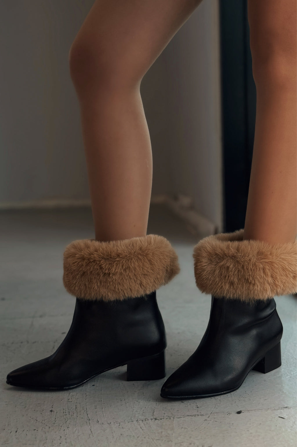 Sindamo Black Faux Leather Fur Detail Women's Boots