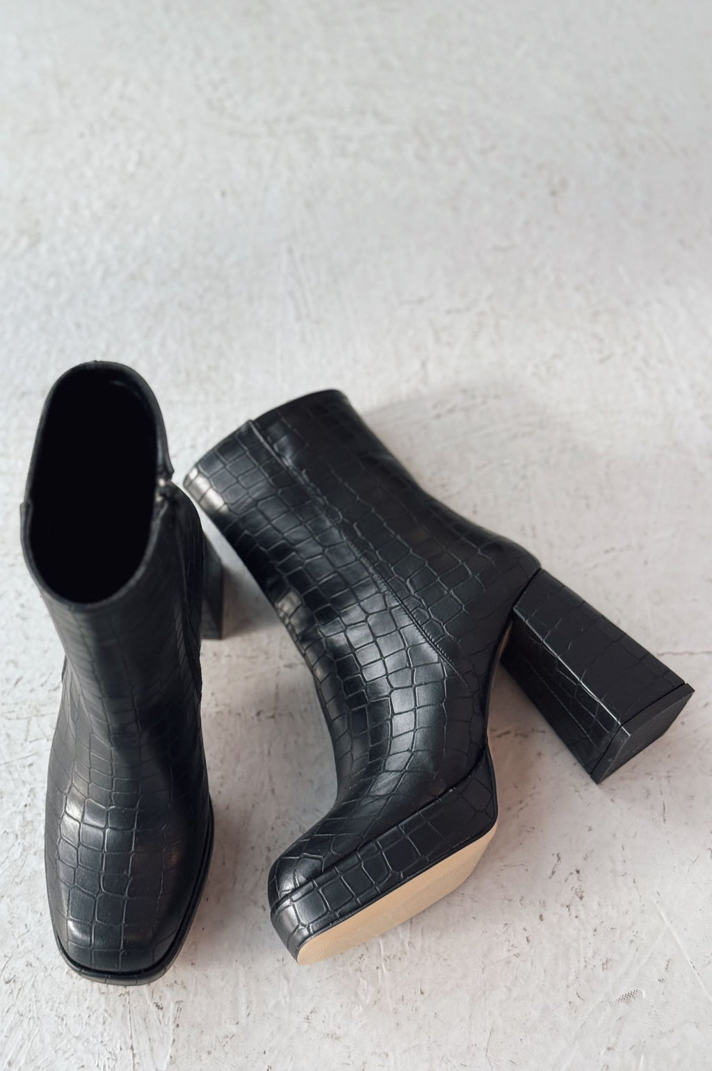 Rivoks Black Faux Leather Textured Platform Pumps Boots