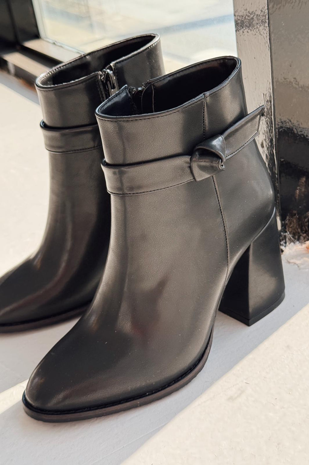 Oxsend Black Faux Leather Bow Detail Pumps Boots
