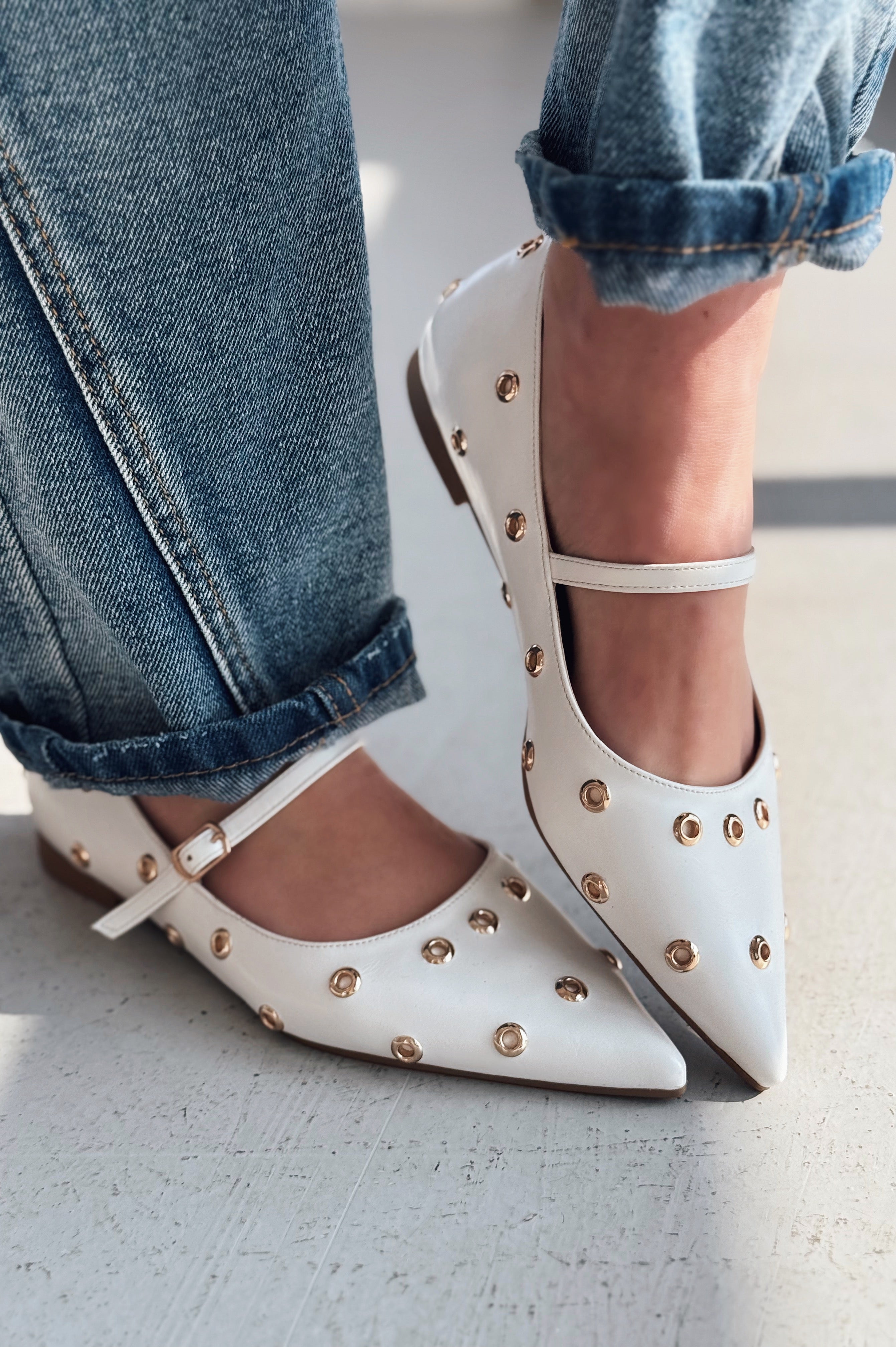 Zelix White Faux Leather Women's Studded Flats