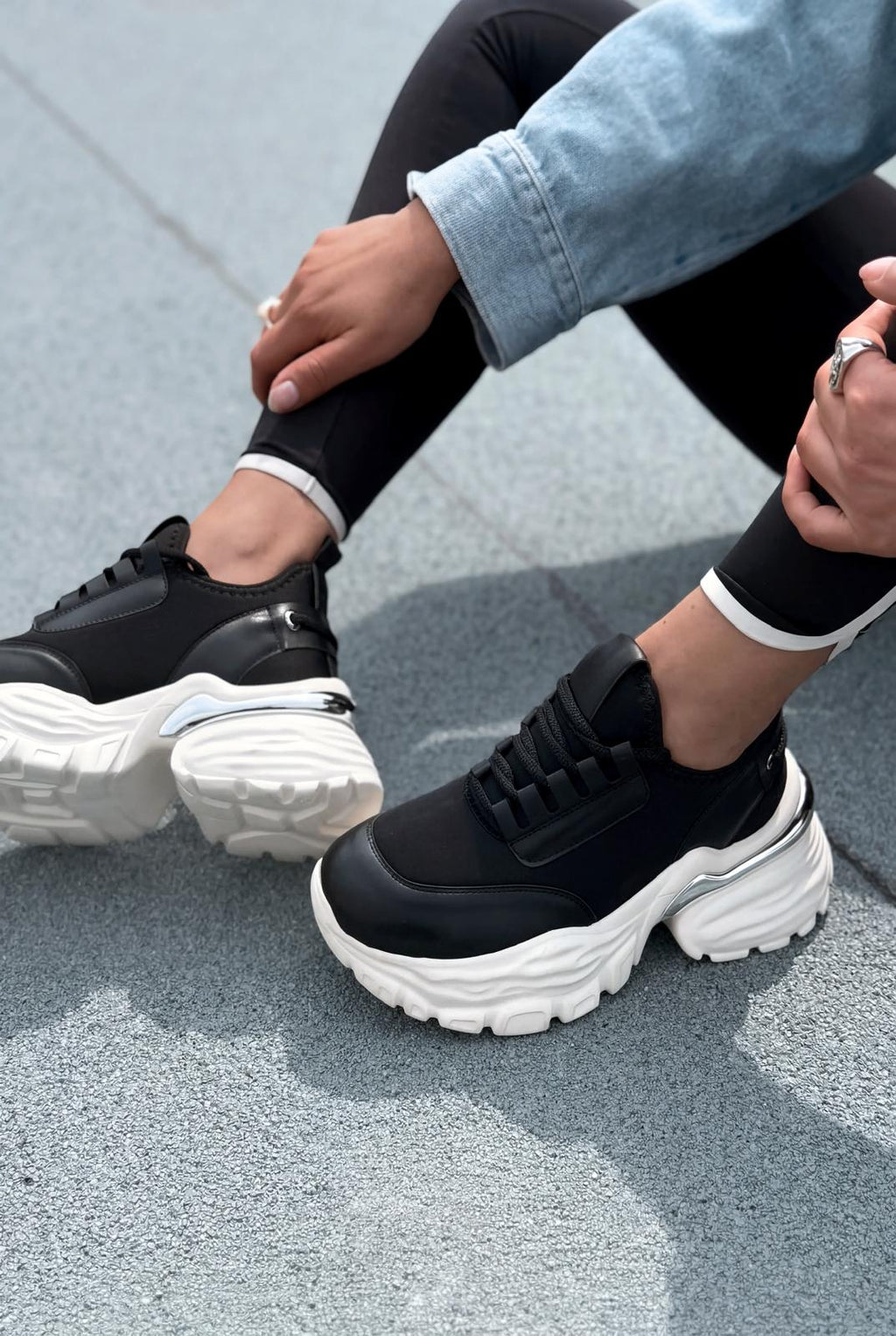 Solin Black Women's Sneakers