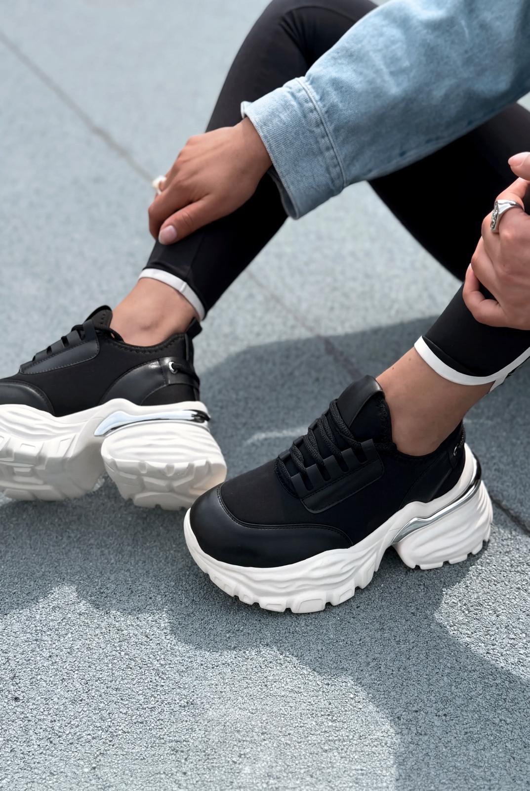 Solin Black Women's Sneakers