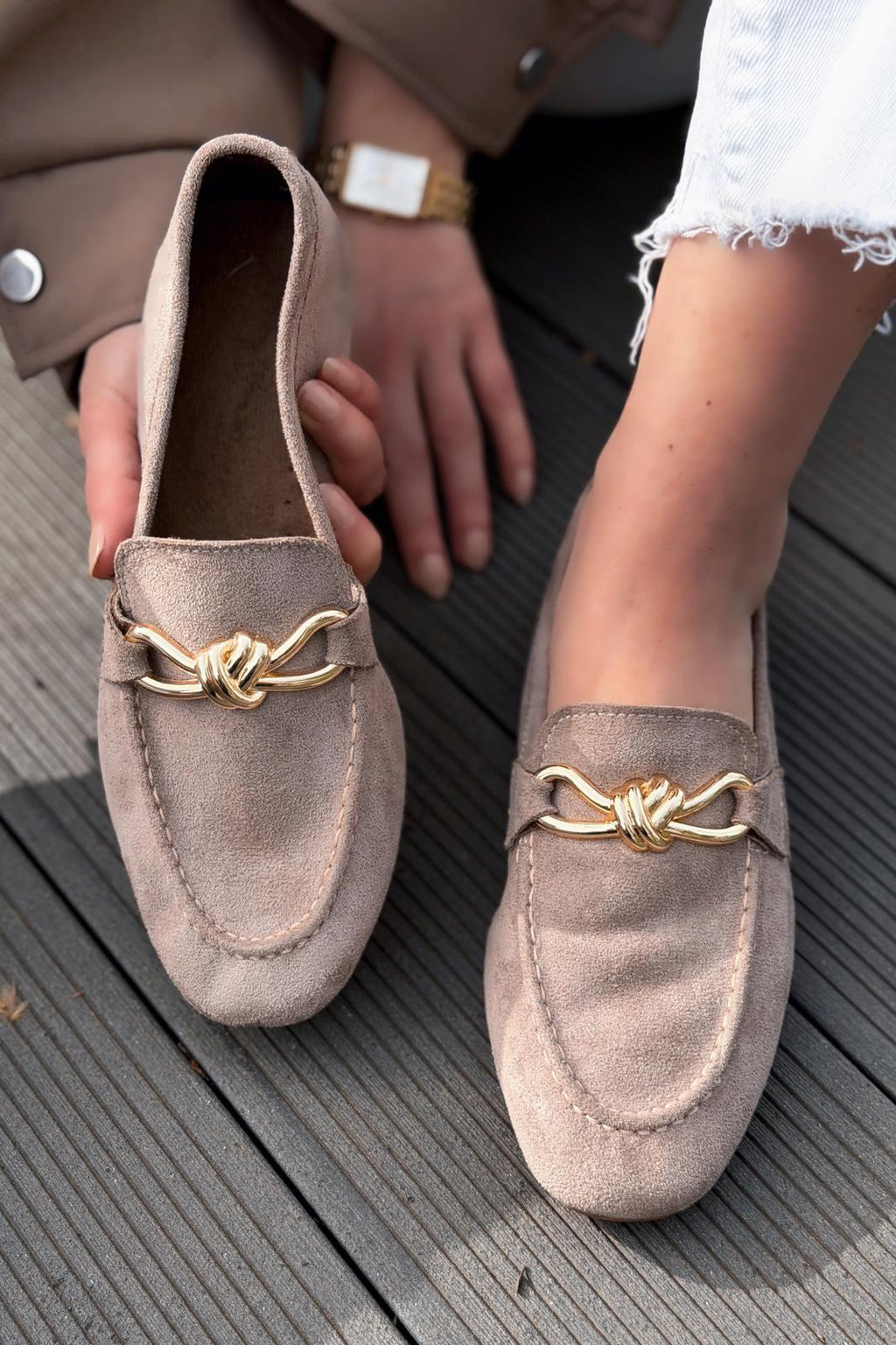 Avelis Women's Loafers Beige Suede Bow Detail