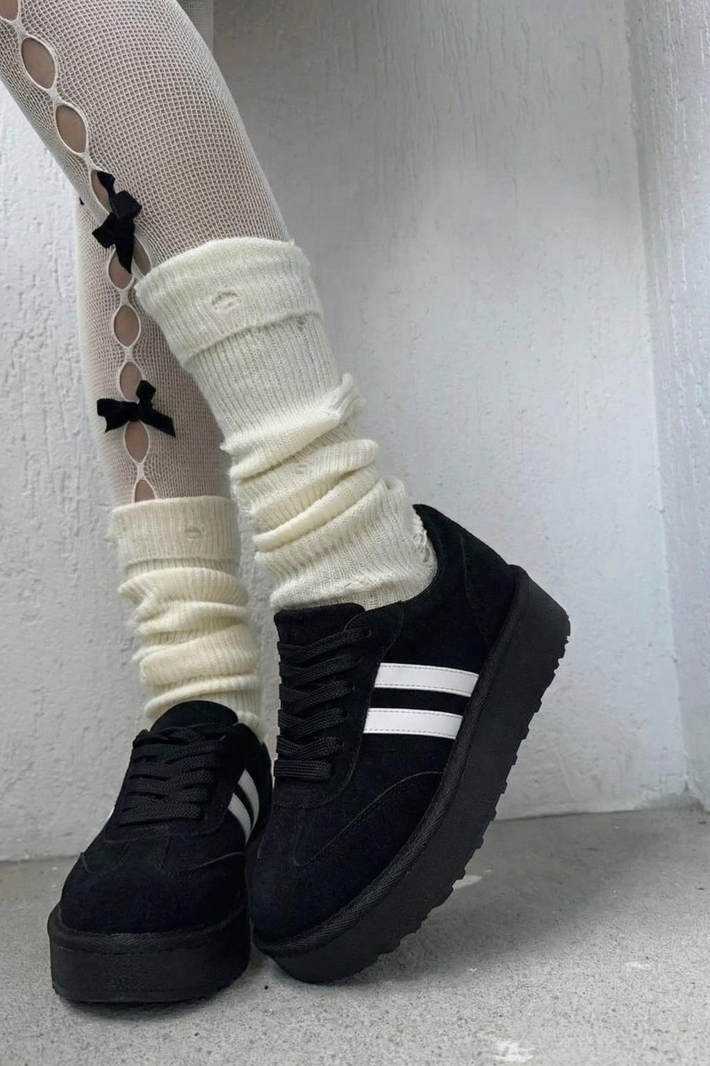 Vireo Black Suede Women's Sneakers