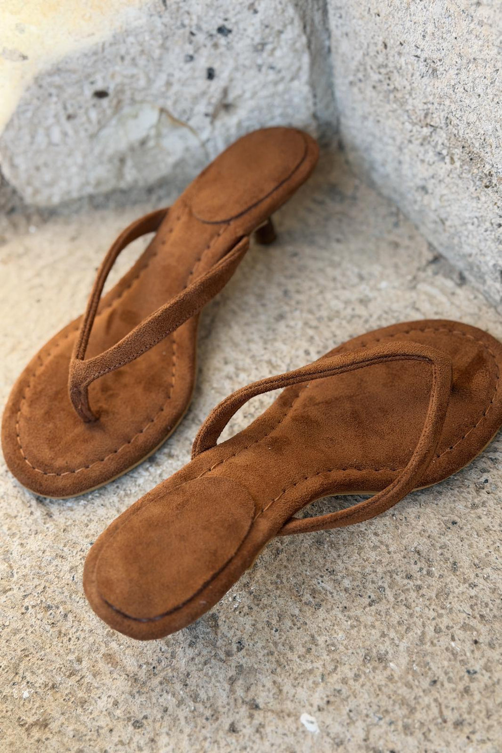 Arlene Taba Suede Pumps Thong Sandals