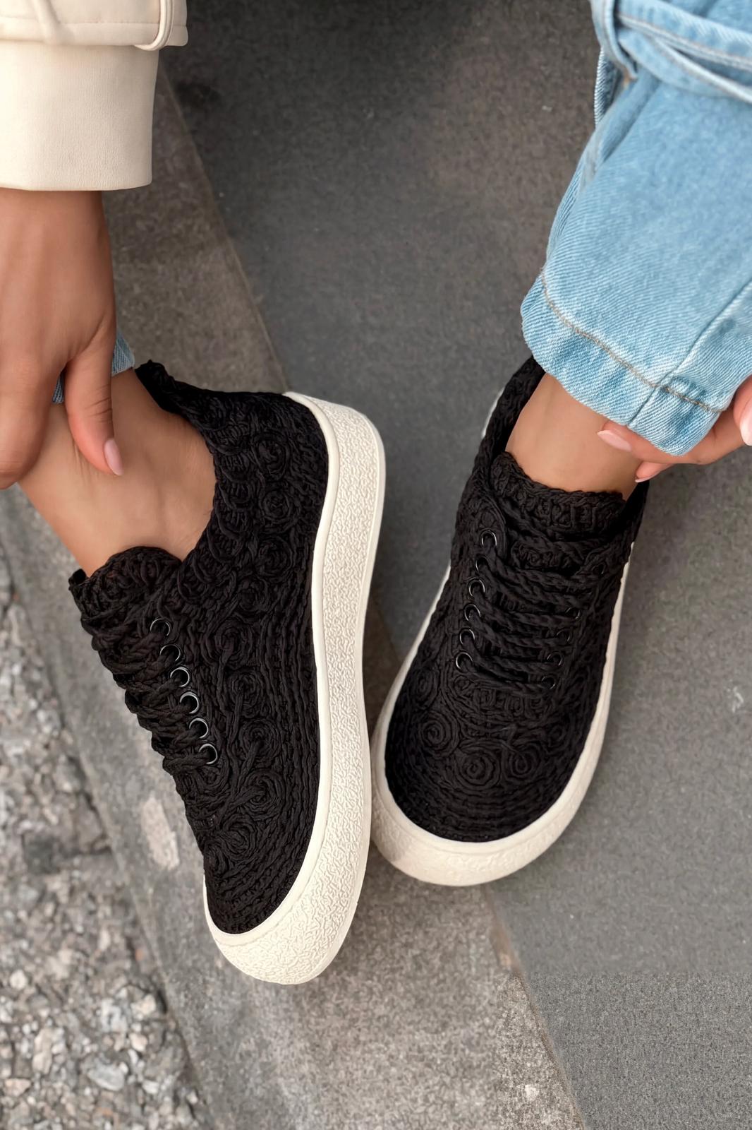Sarrin Black Knit Women's Sneakers