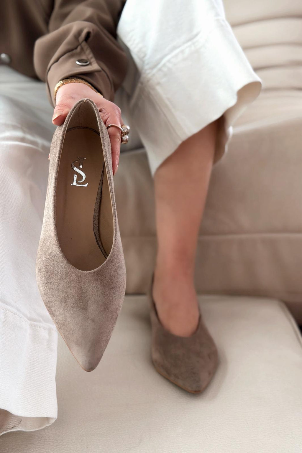 Seranis Taupe Suede Women's Pumps