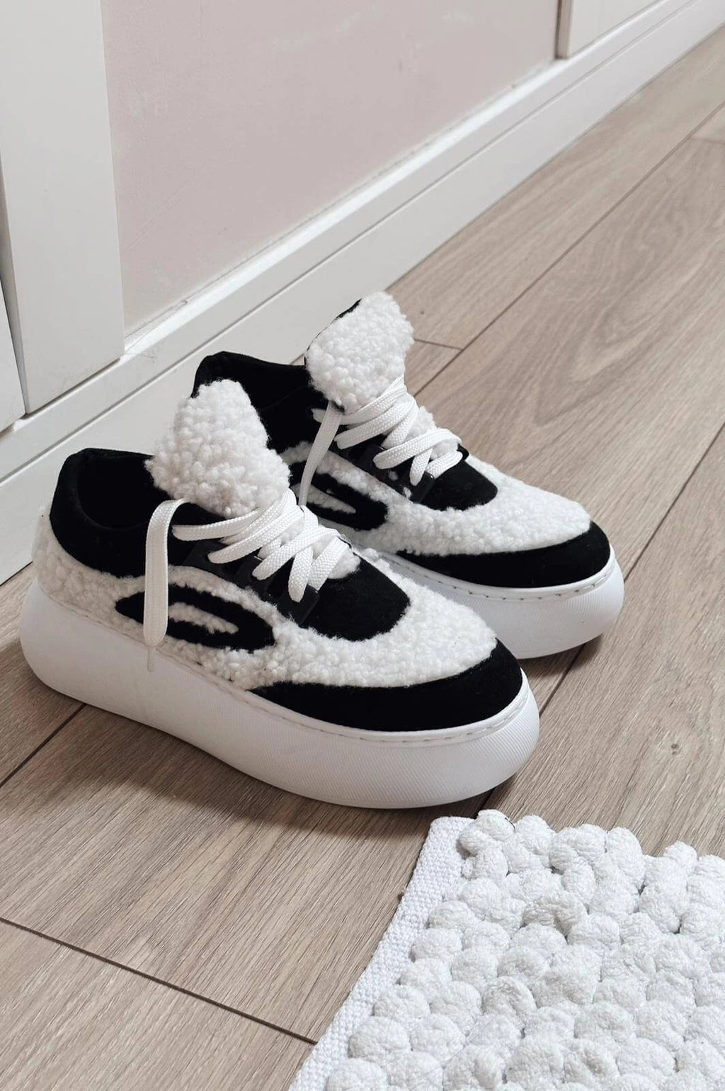 Poffy Black-White Faux Fur Chunky Sole Women's Sneakers