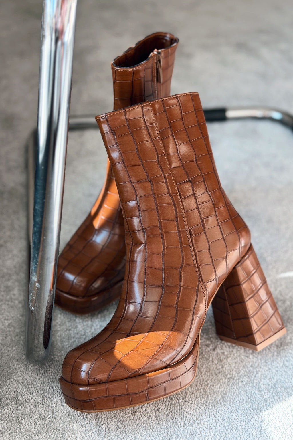 Rivoks Tan Faux Leather Textured Platform Pumps Boots