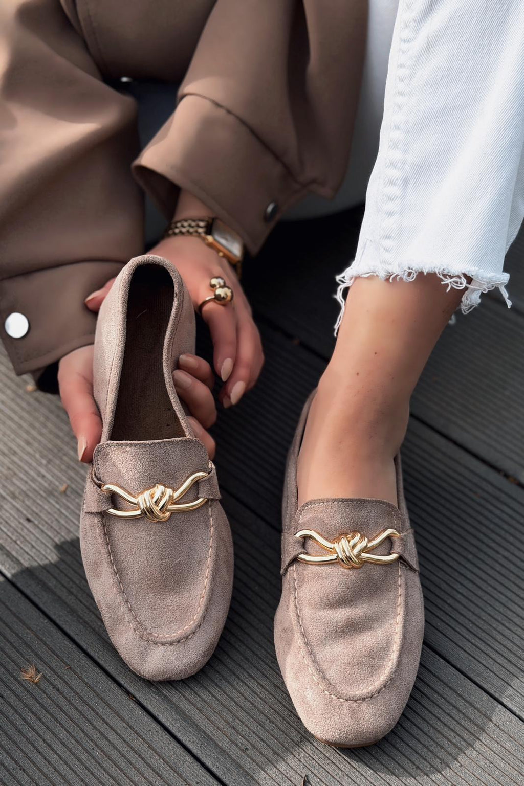 Avelis Women's Loafers Beige Suede Bow Detail