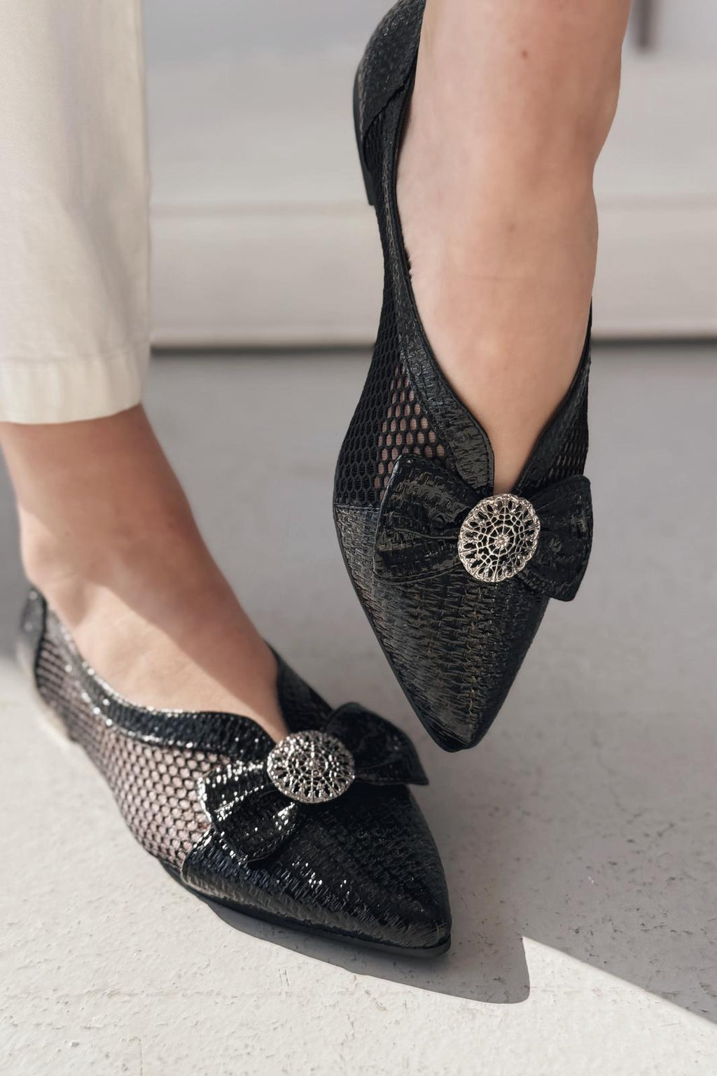 Zuneya Black Patent Faux Leather Bow Detail Women's Mesh Flats